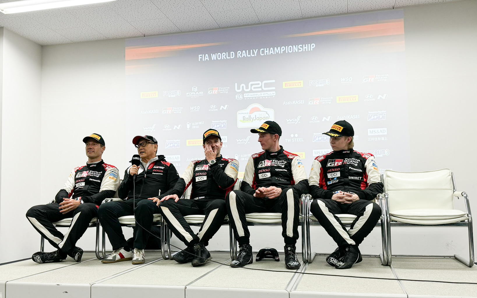 FIA記者会見で質疑に答える豊田章男会長