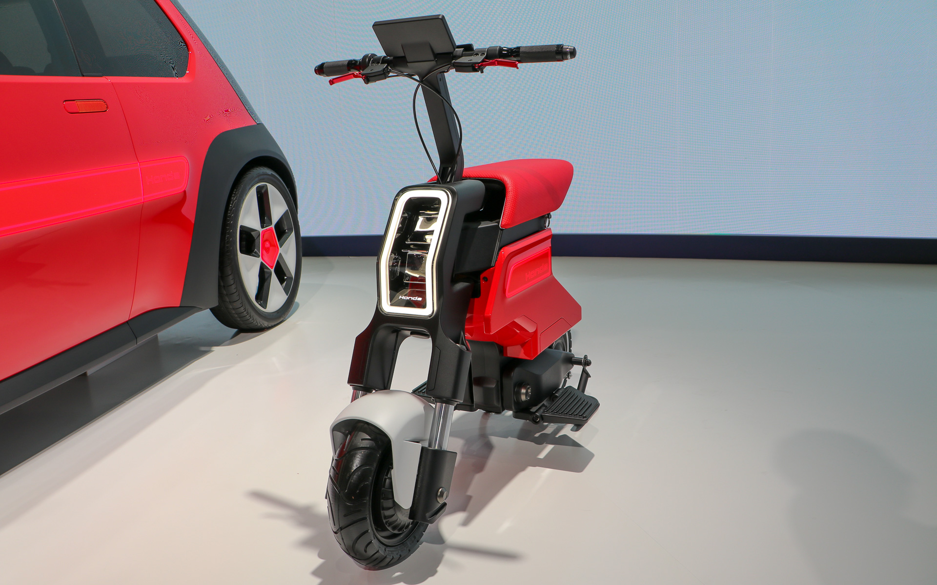 次世代EVバイクのコンセプトモデル「ポケット コンセプト」