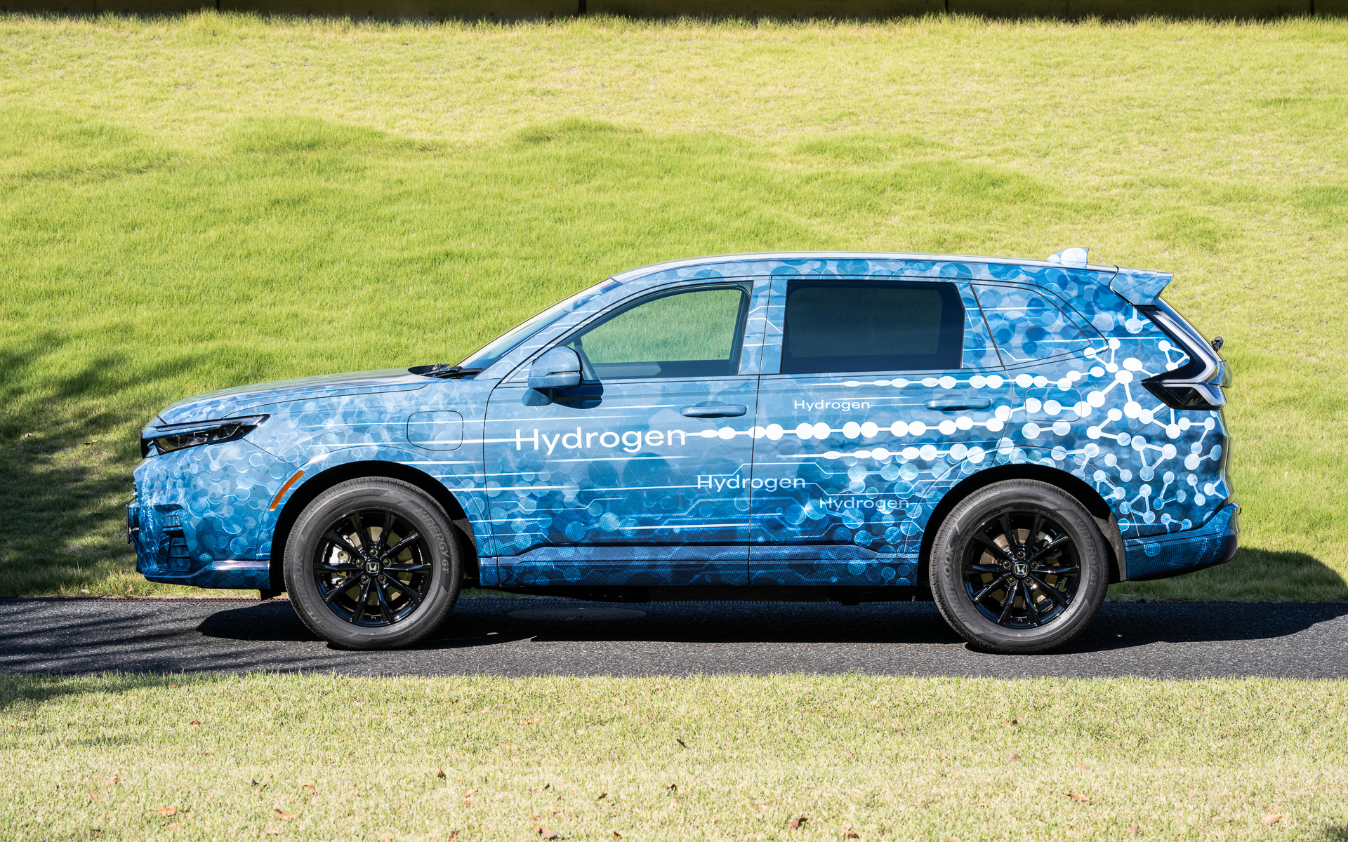 新型燃料電池車「CR-V FCEV（公道テスト車両）」