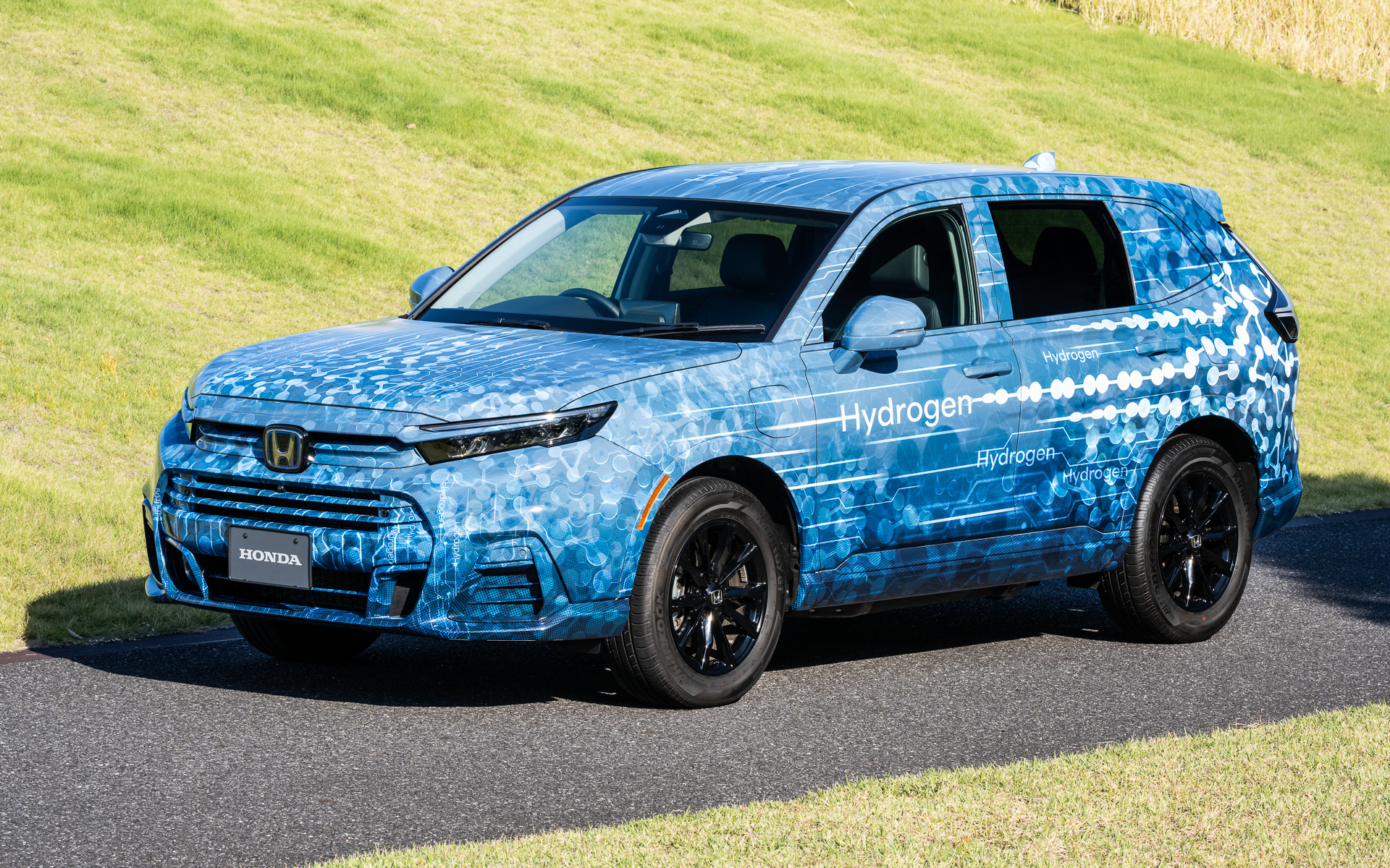新型燃料電池車「CR-V FCEV（公道テスト車両）」