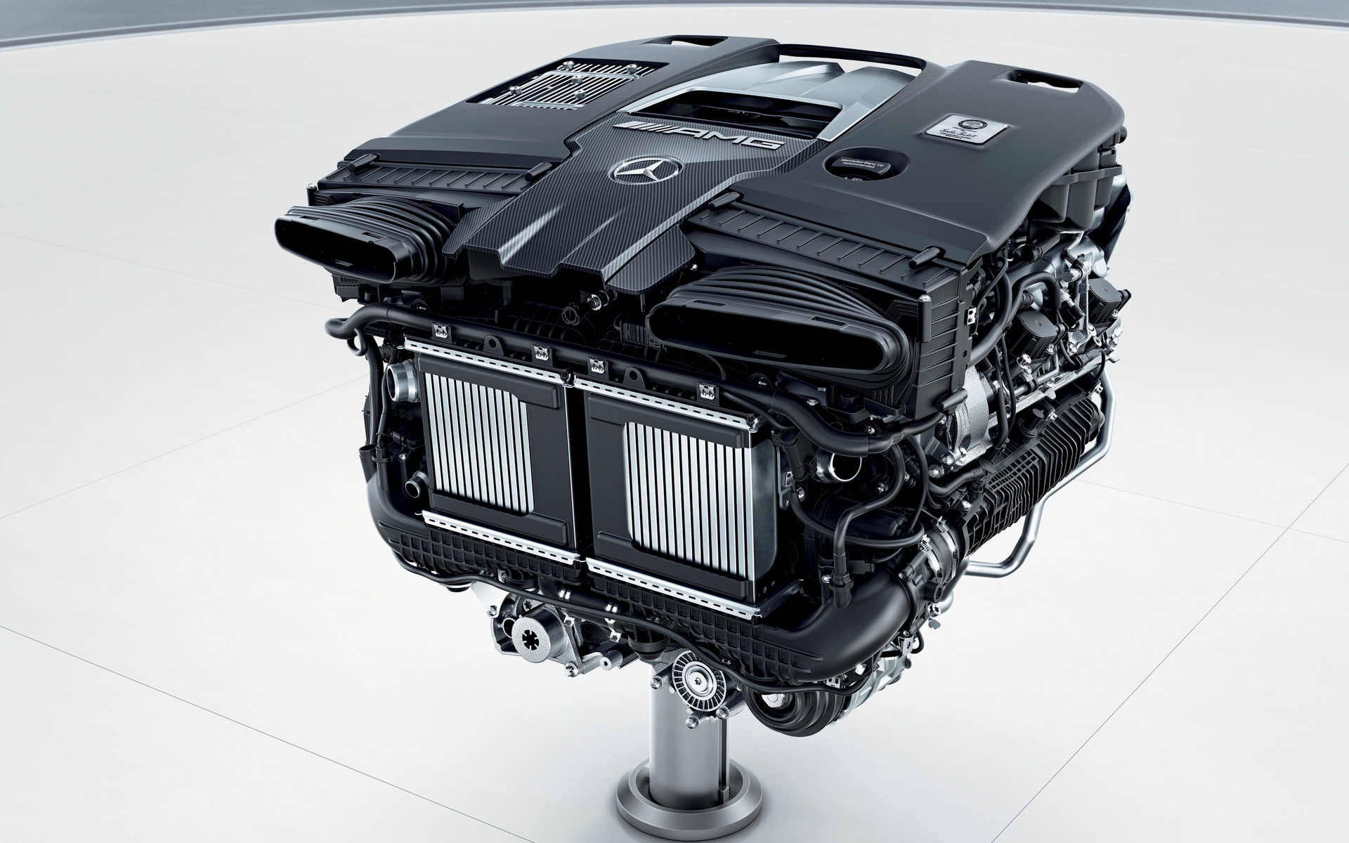 V型8気筒 4.0リッター直噴ツインターボエンジン「M177」