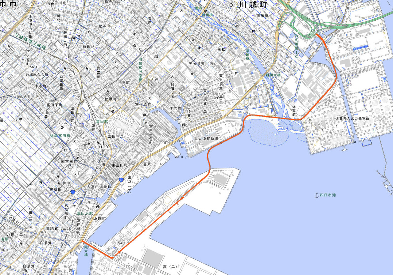 「四日市・いなばポートライン」はみえ川越ICと四日市 霞ヶ浦埠頭をつないでいる（国土地理院地図に筆者が加筆）