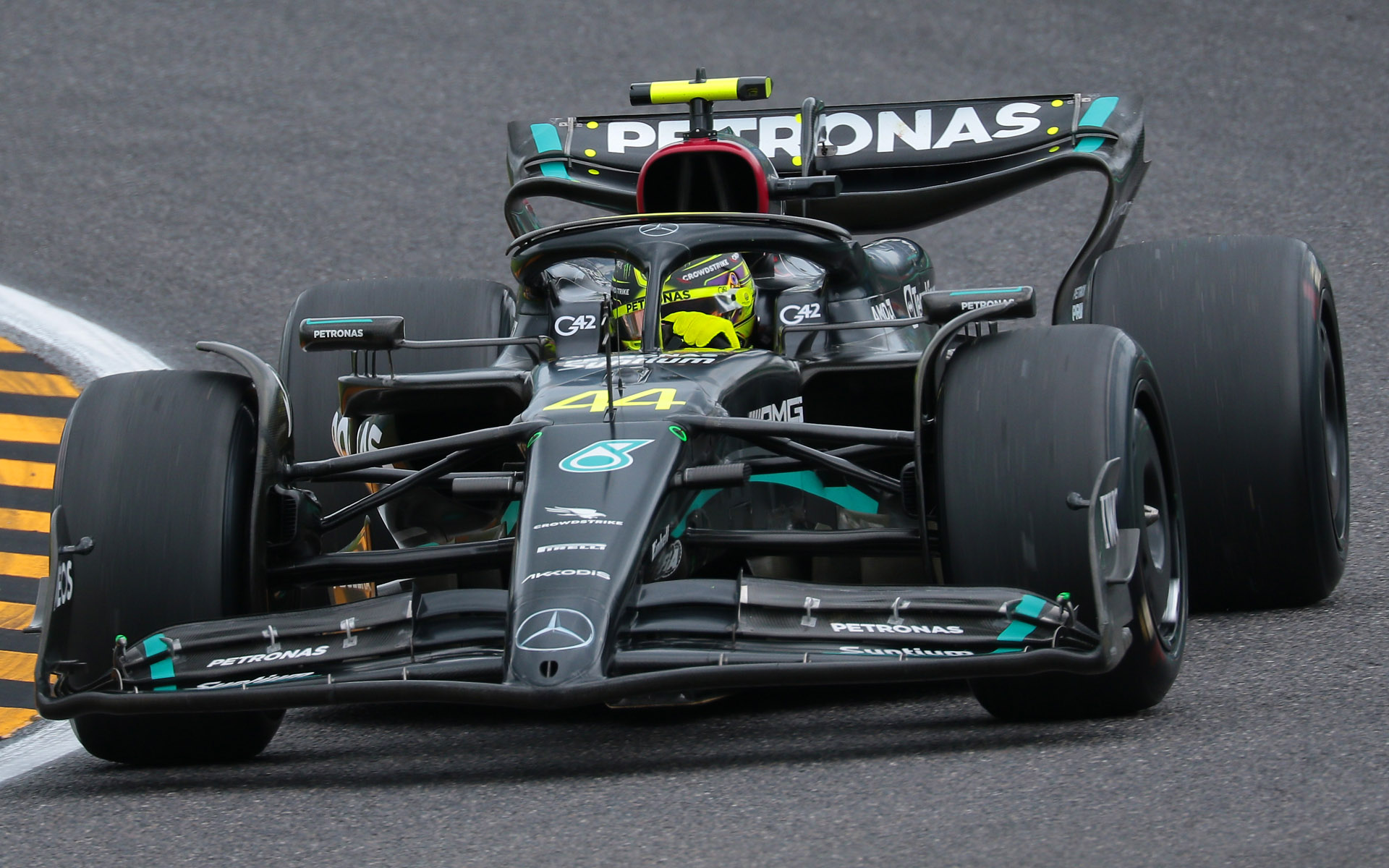 最初は正面。焦点距離400mm、シャッター速度1/500秒