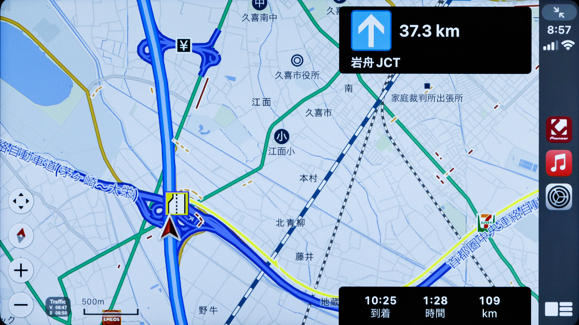DMH-SF700に映し出したCOCCHiのマップ表示。地図データは「mapbox」をベースとしつつ、パイオニアのデザイン部が画面デザインを行なったもので、DMH-SF700との組み合わせにより快適なルート案内を行なってくれる。ちなみにわるそうなネズミのアイコンはオービスの設置位置を示すもので、オービスに近づくと地図と音声ガイダンスで案内してくれる