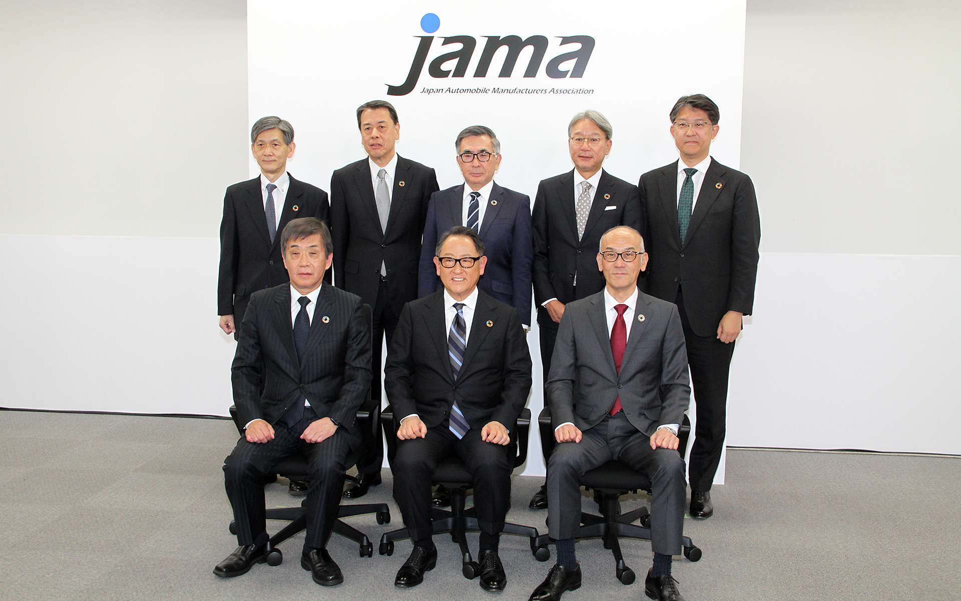 会見は会長、副会長が出席して行なわれた