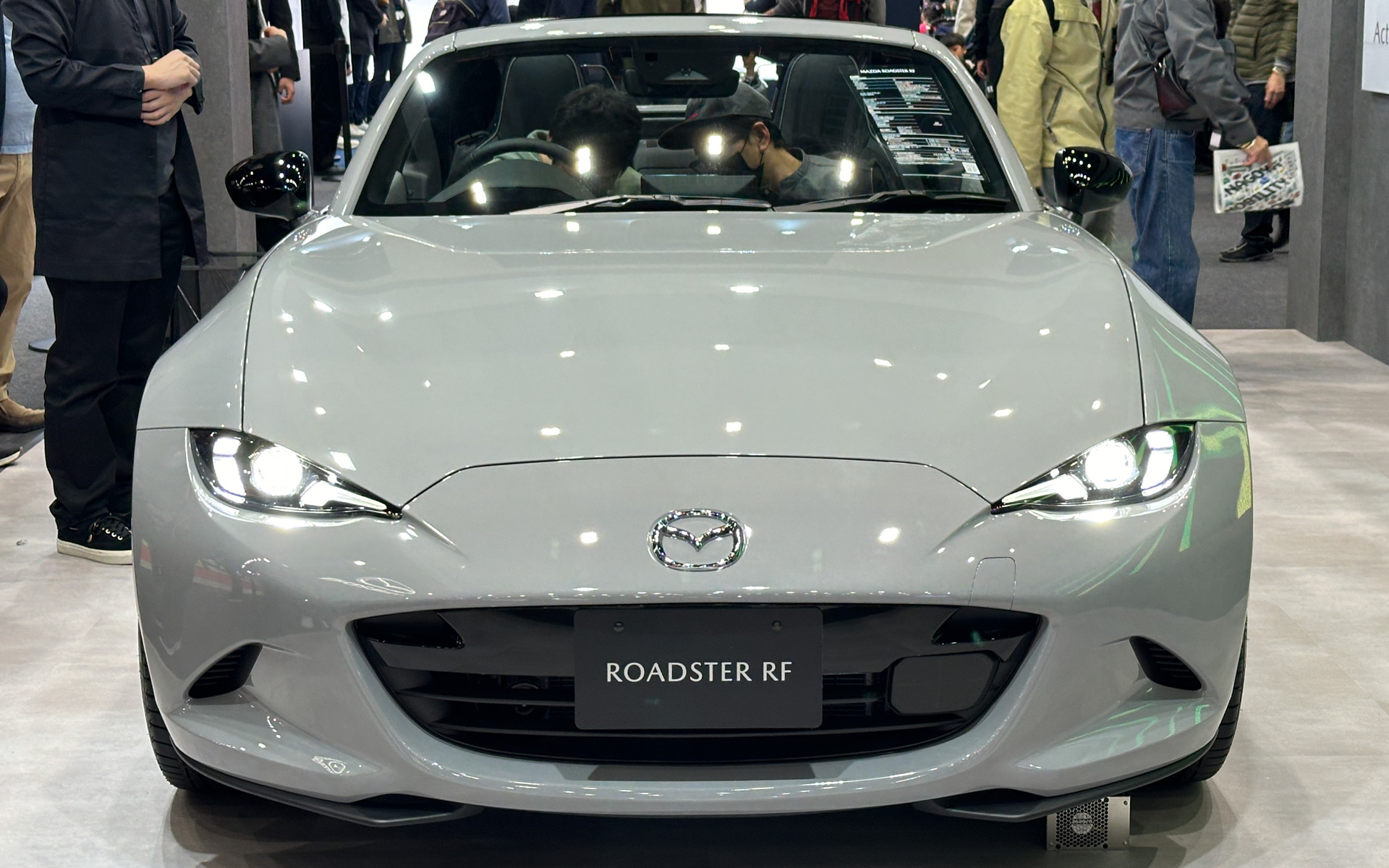 「エアログレーメタリック」のロードスターRF