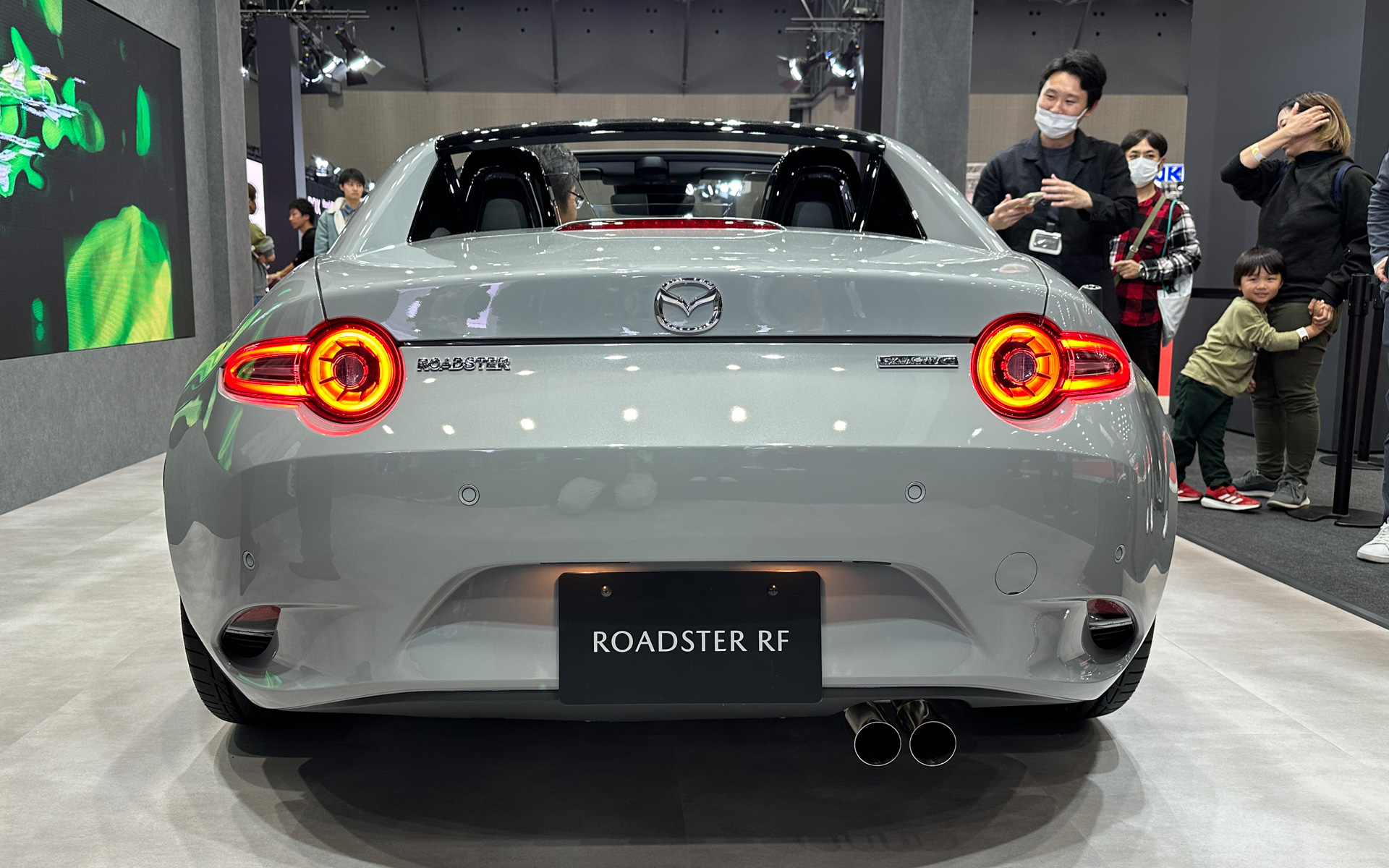 「エアログレーメタリック」のロードスターRF