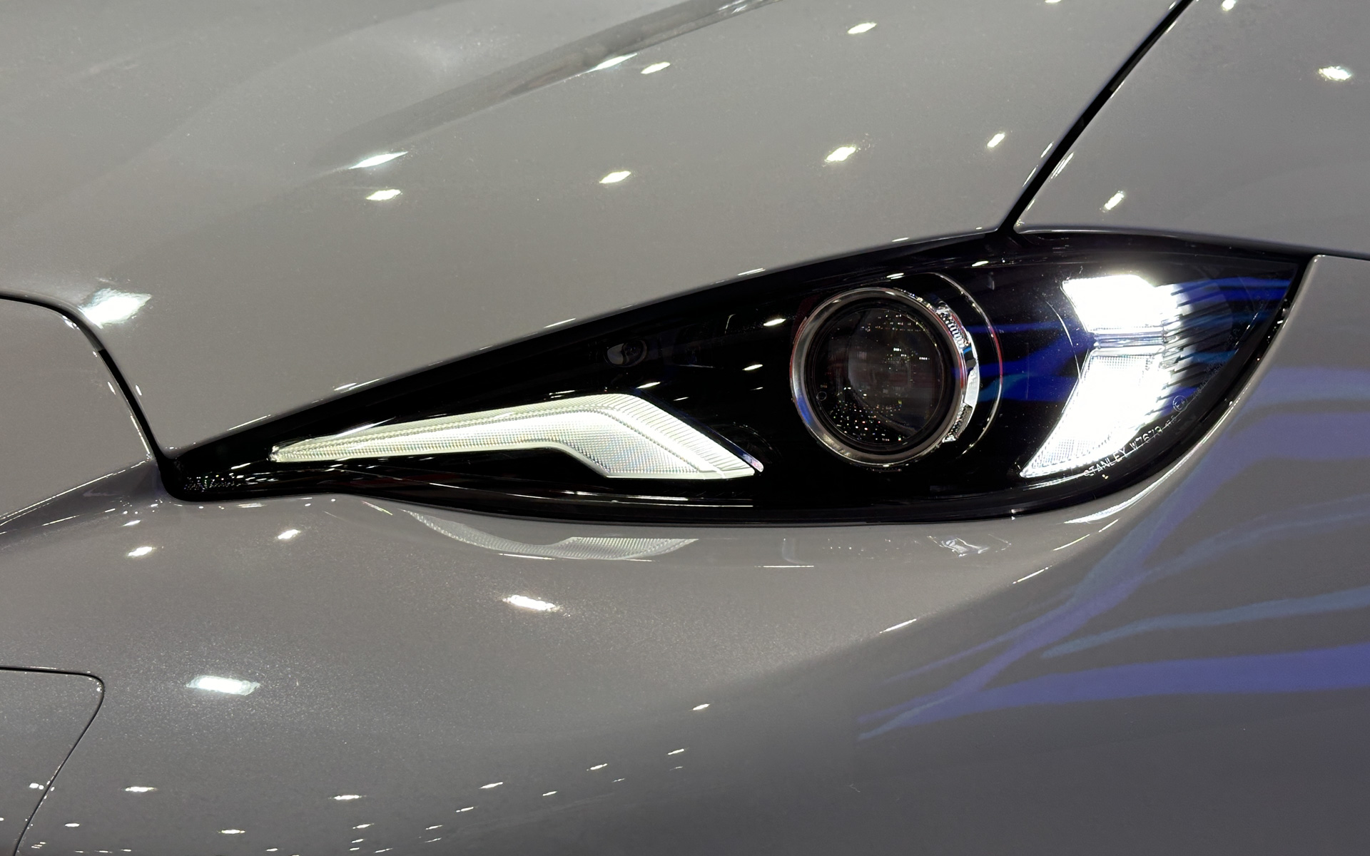 「エアログレーメタリック」のロードスターRF