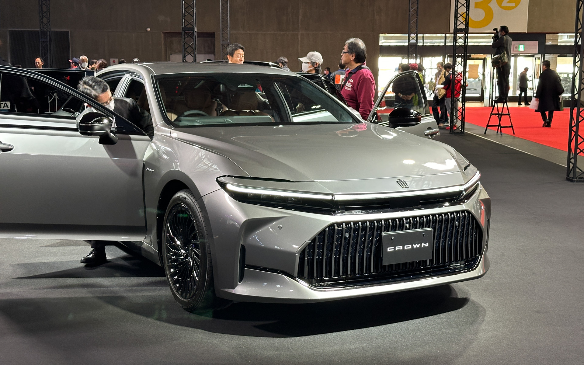 クラウンセダン