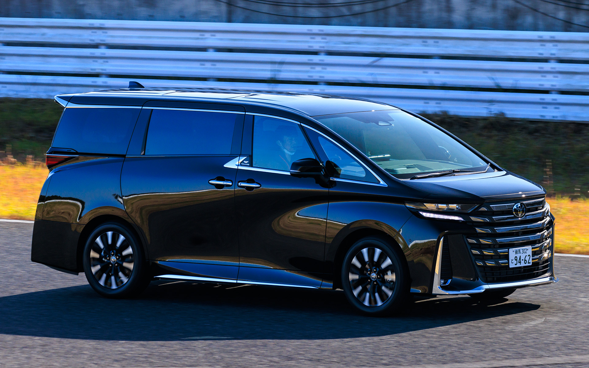 トヨタ「アルファード／ヴェルファイア」：トヨタ自動車株式会社