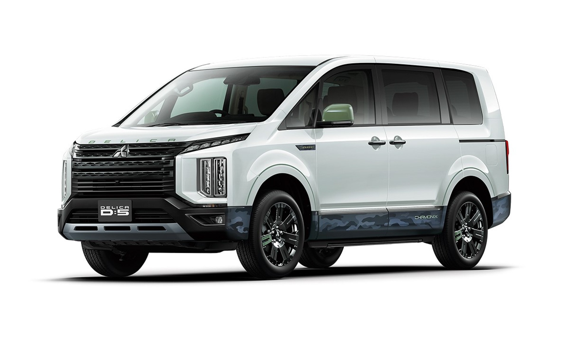 三菱自動車のデリカD：5「CHAMONIXコンプリートパッケージ」装着車