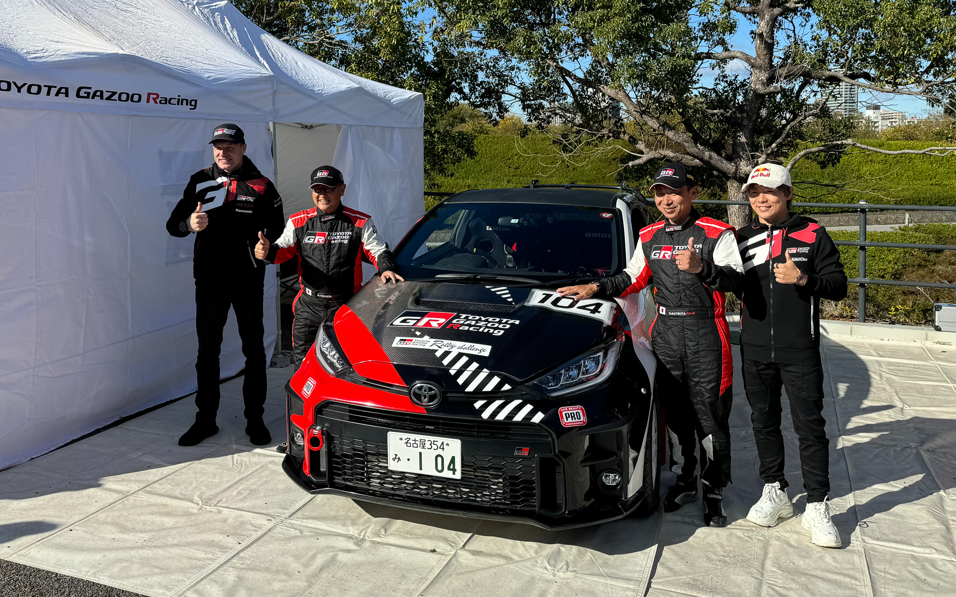 豊田章男会長はモリゾウ選手としてTOYOTA GAZOO Racing ラリーチャレンジ豊田市に参戦。ラトバラ代表との対決も行なう