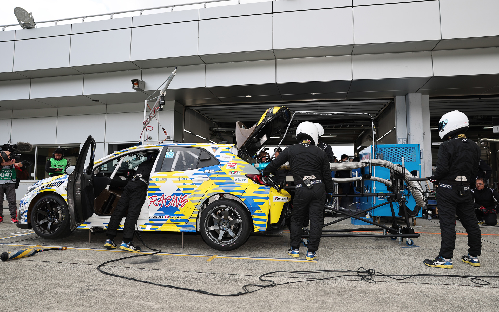 社員のドライバーやメカニック、エンジニアたちも、レースの現場でしっかり成長しているという