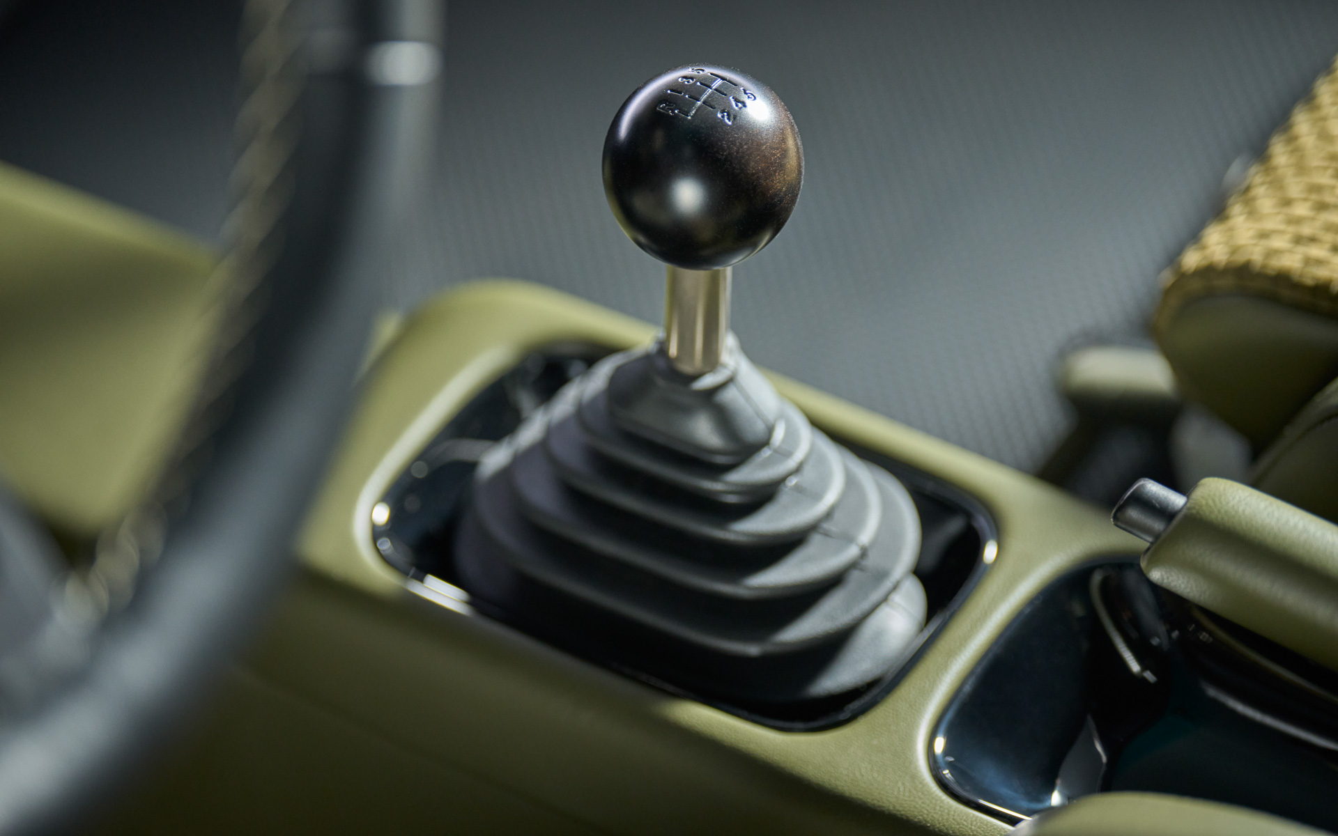 993型の6速MTを採用