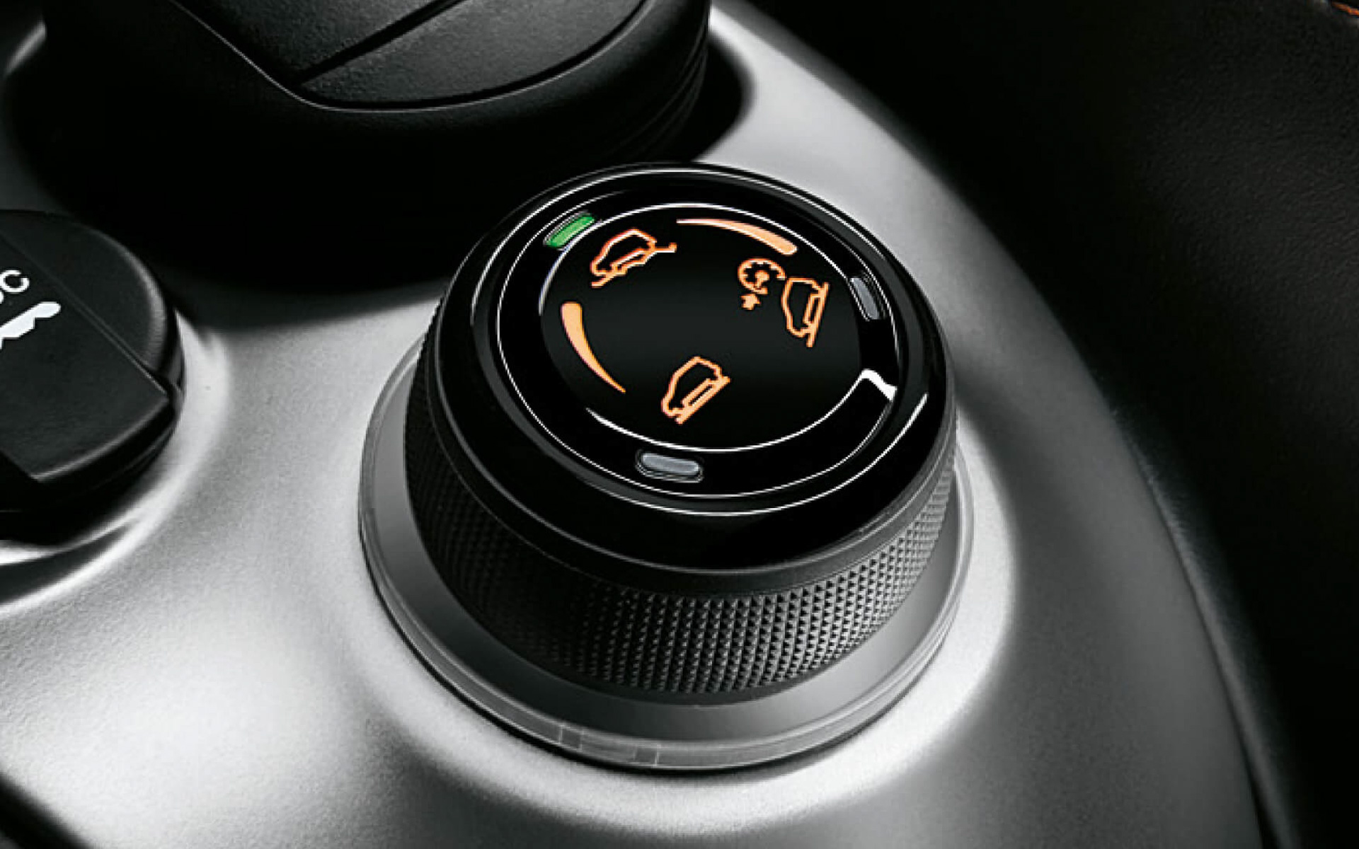 ドライブモードセレクターを搭載