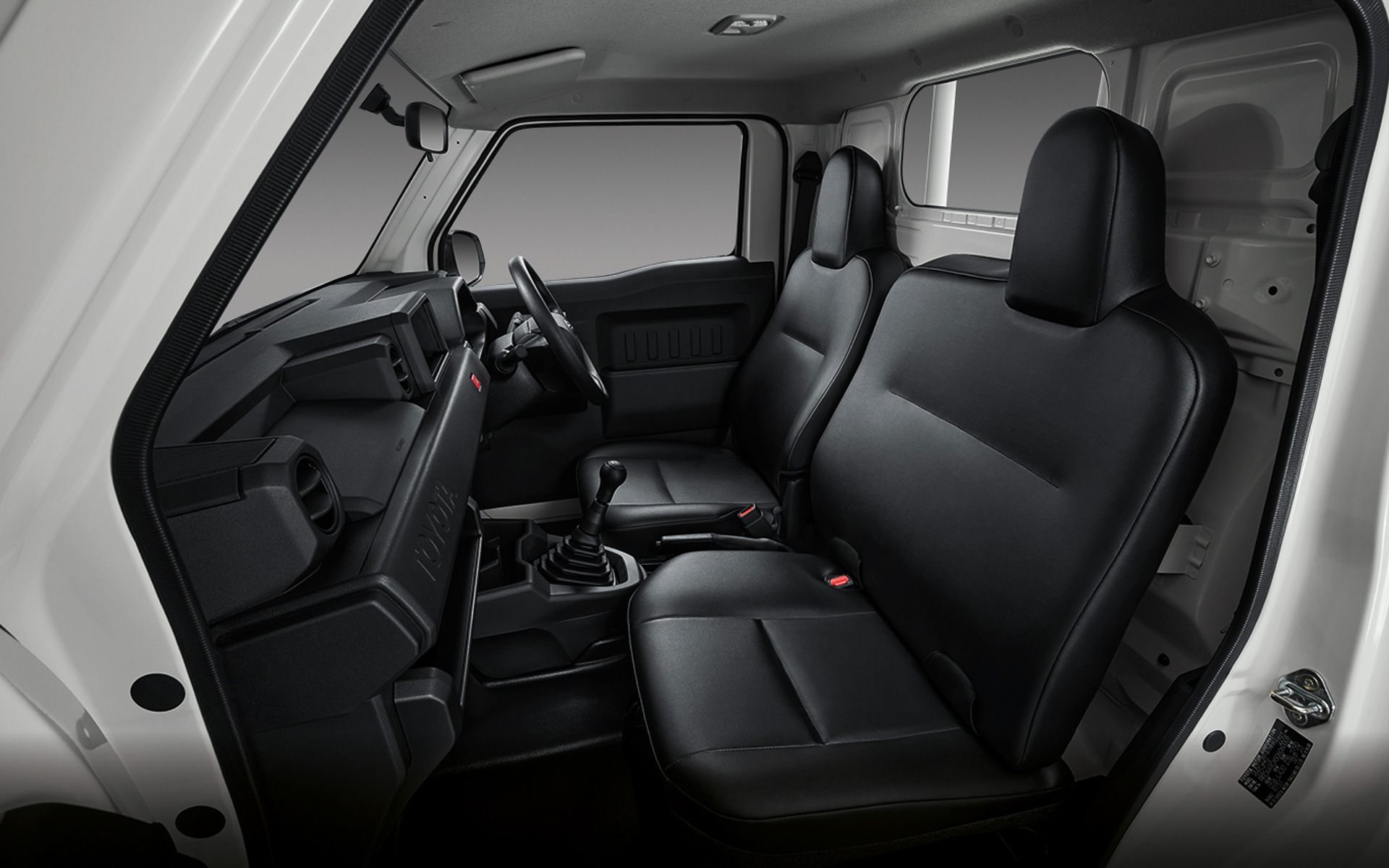 ハイラックス チャンプ（タイ仕様）のインテリア