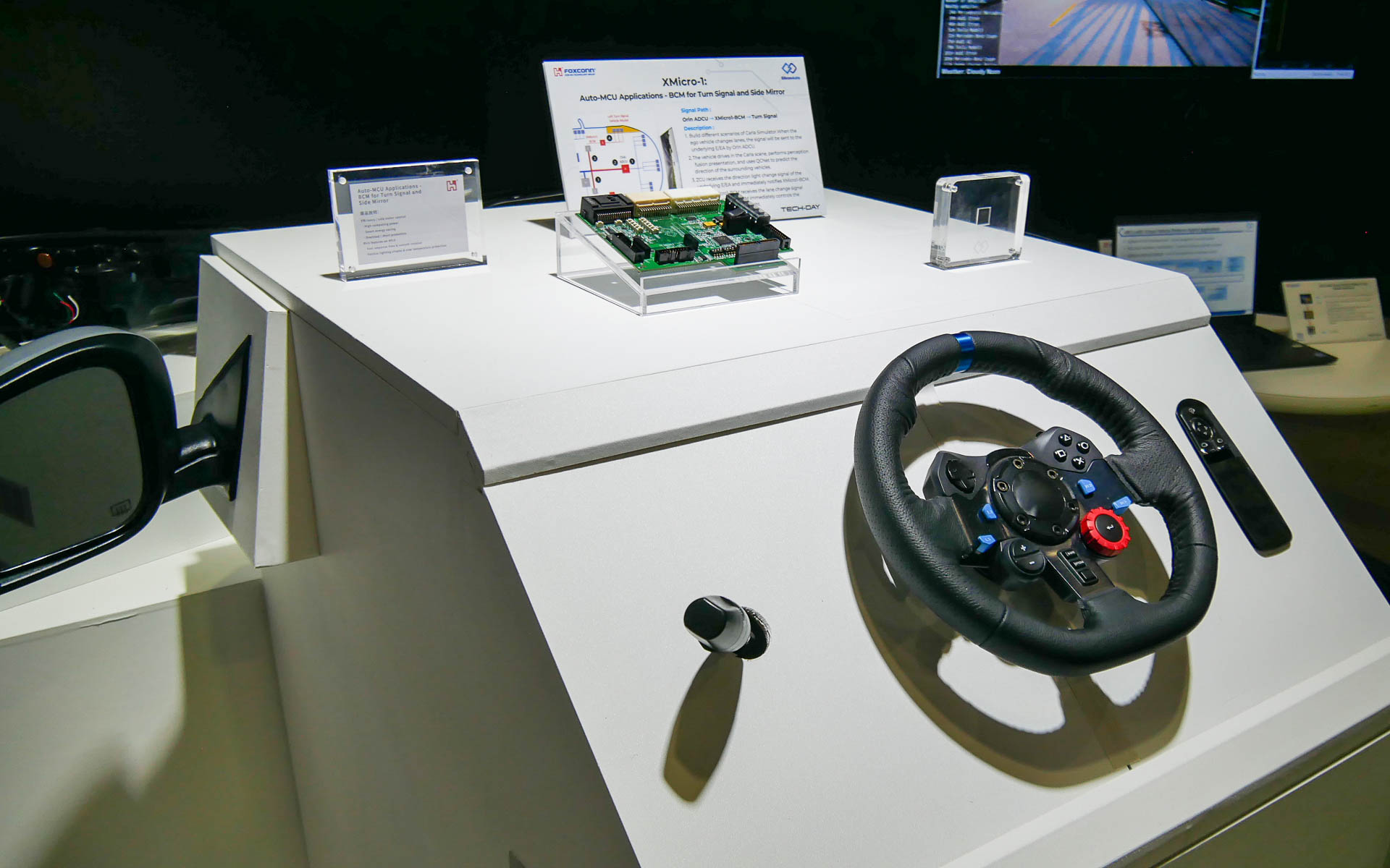 ドアやシート、サイドミラー、ライトなどを制御するBCM「XMicro1」のデモストレーション