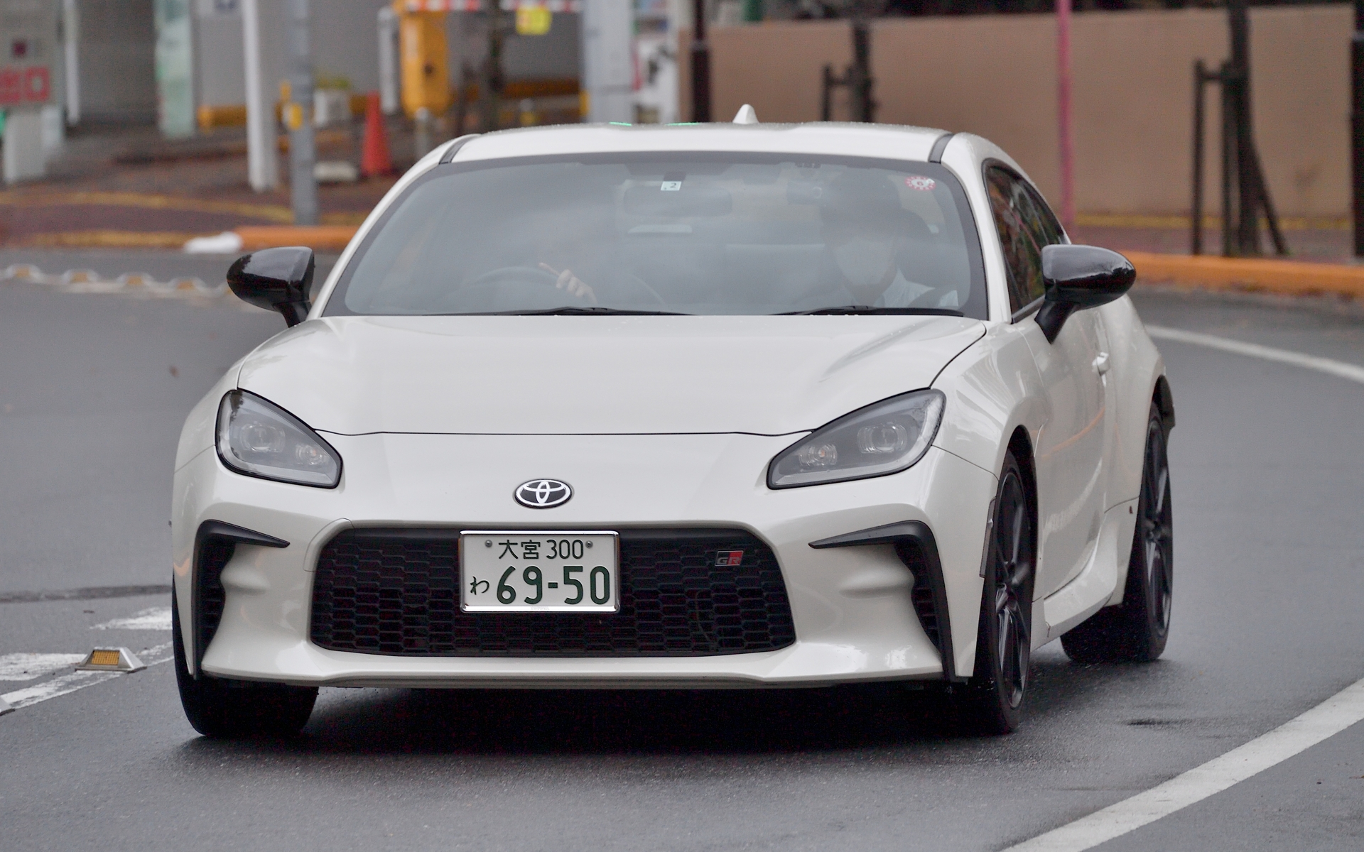 白いGR86はノーマルスプリングの車両