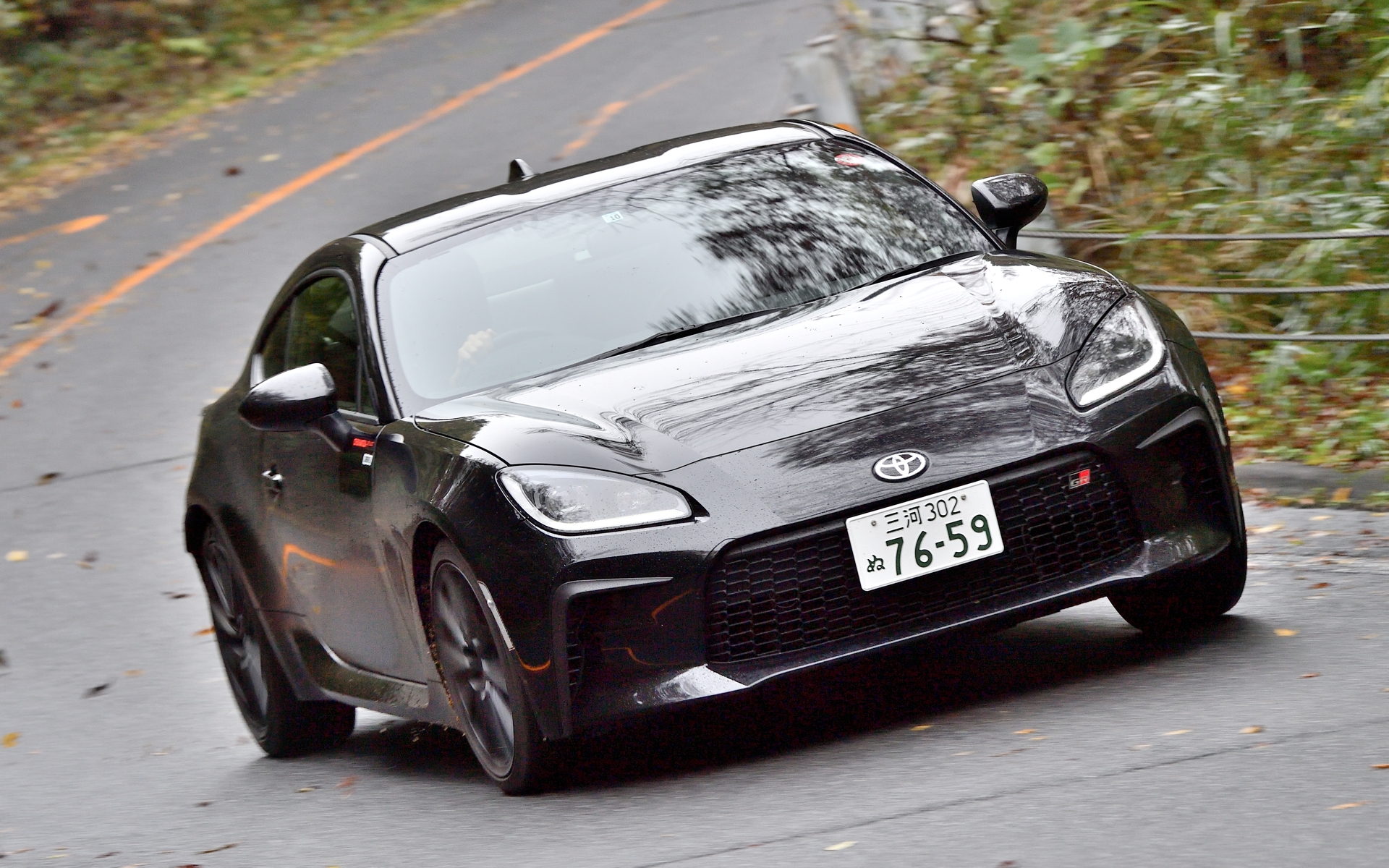 中央発條の新製品「チューハツプラス クロスオーバー」を装着したGR86に試乗する機会を得た