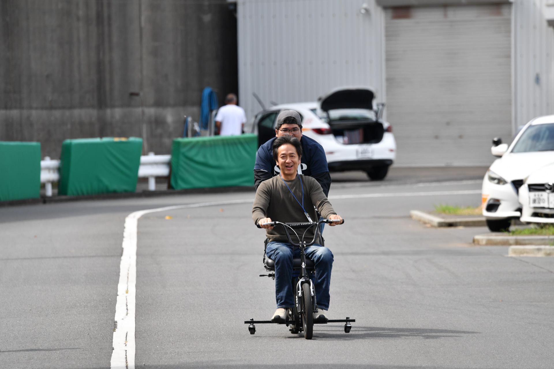 シートの中央にまっすぐに座るとイイ感じに！