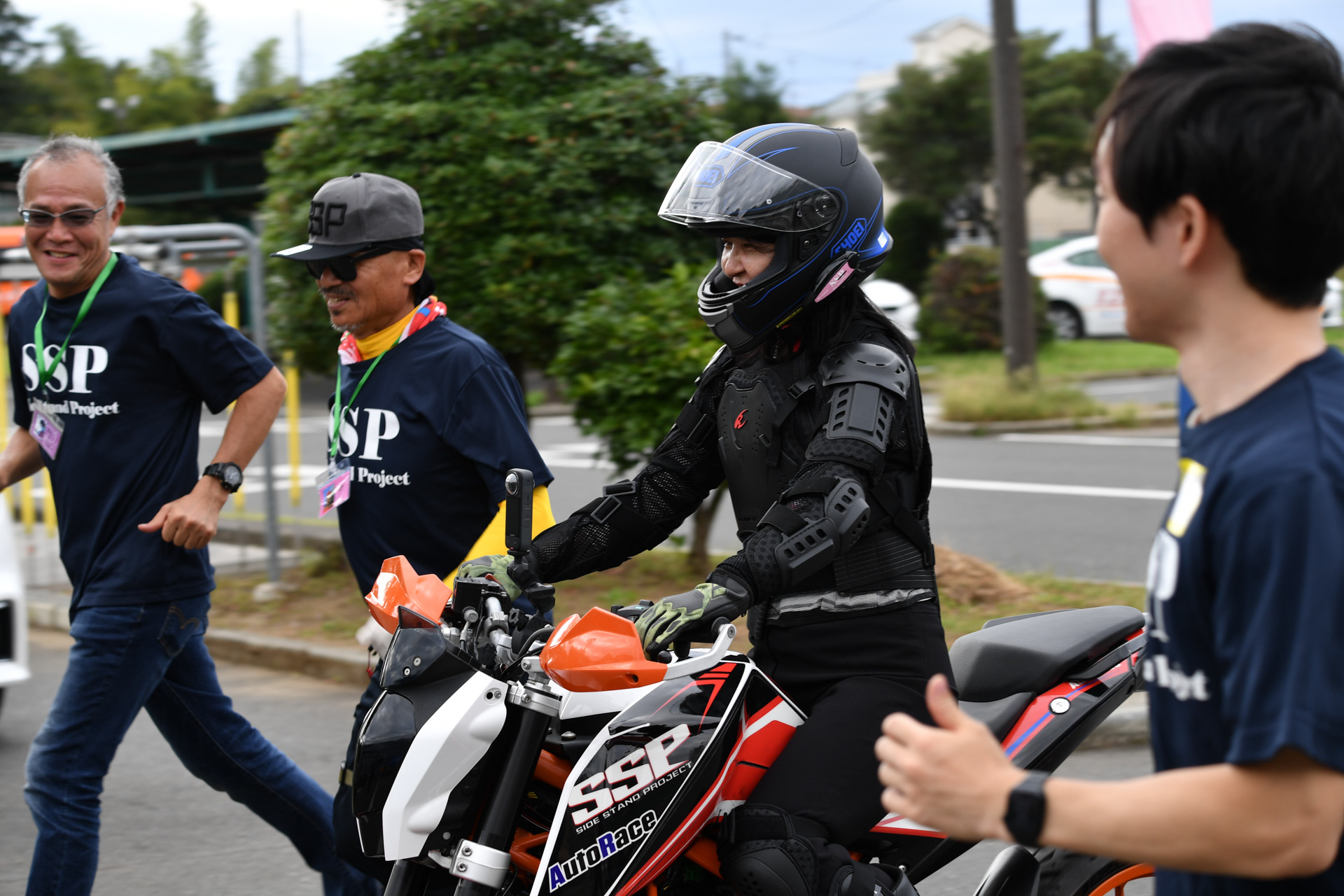 渡辺さんもまわりを走るサポートスタッフもみな笑顔に！