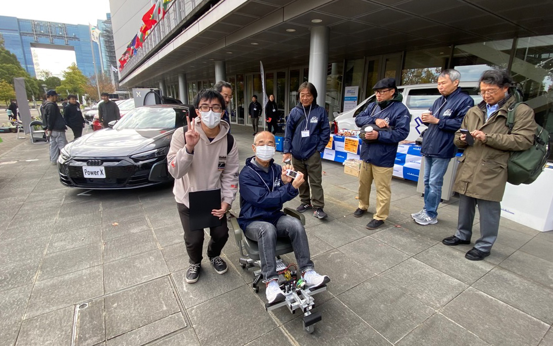 栃木県立鹿沼高校の生徒が制作した、学校にある普通のいすを電動化するという発想がありそうでなかった「KPCEV-11」。自分の好きないすにこの装置をつけて動かせるようになったら、いろんな使い方が広がりそうですよね