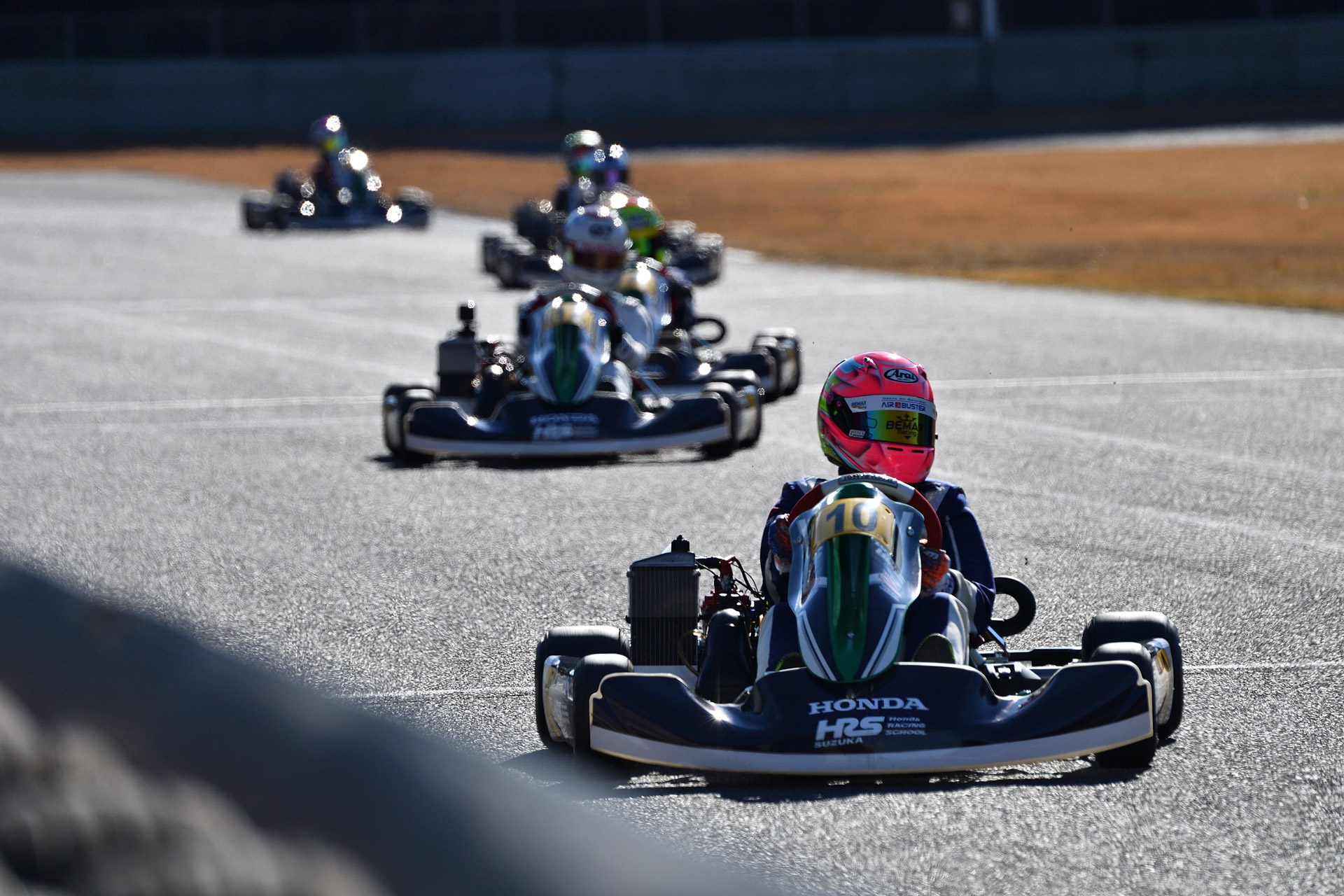 スタート直後、角田選手は2番手に