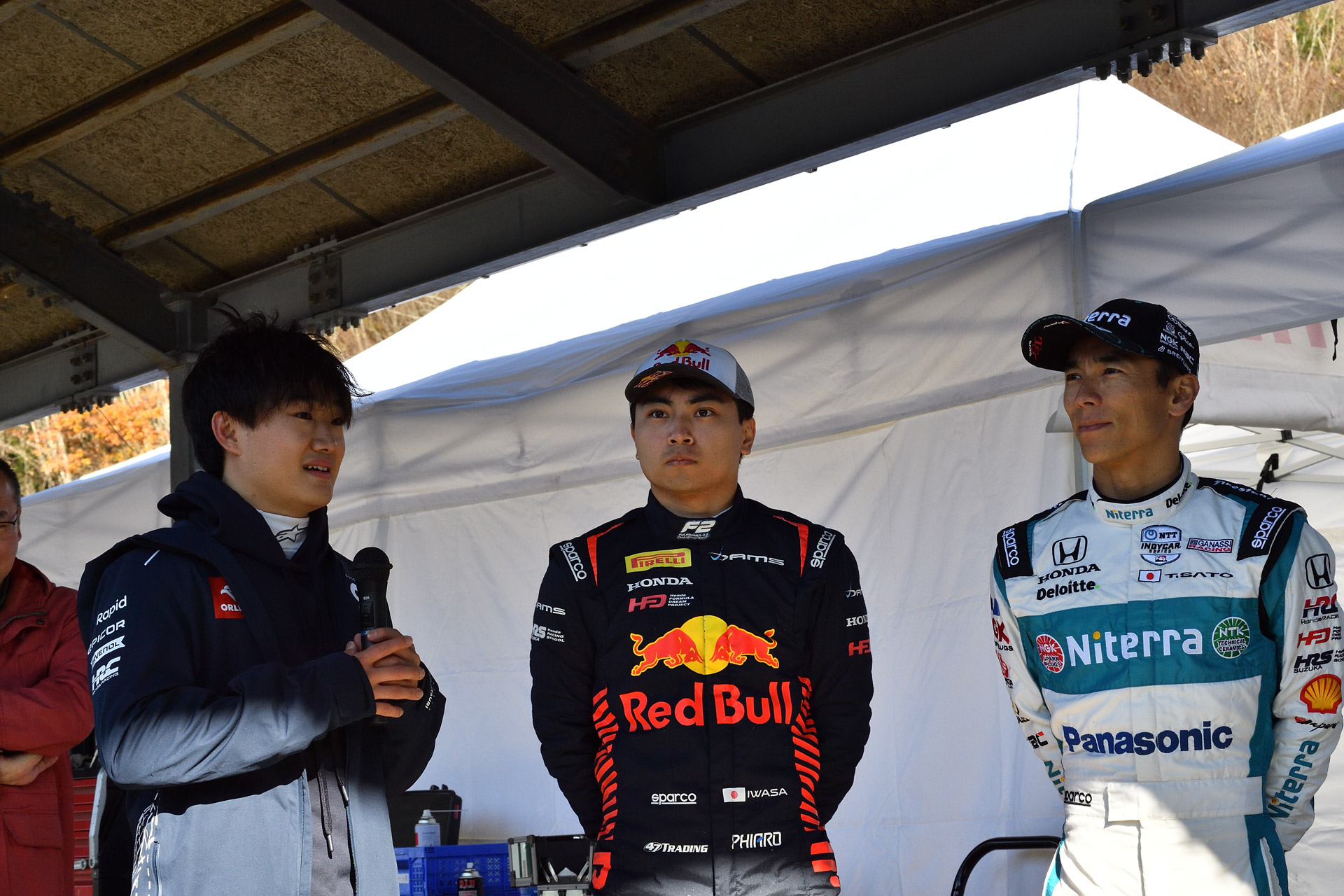 質問に答える角田選手