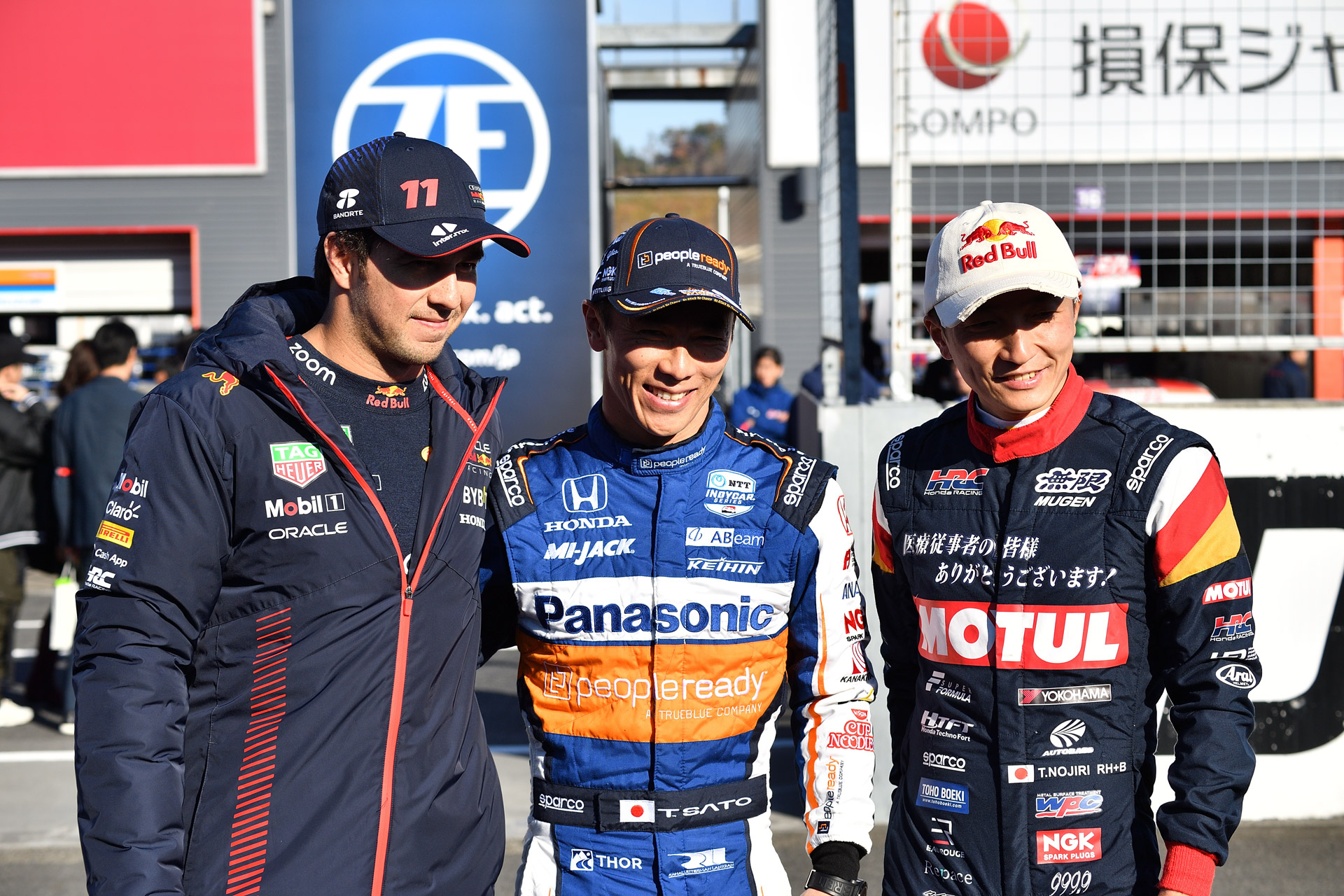 セルジオ・ペレス選手（左）、佐藤琢磨選手（中）、野尻智紀選手（右）