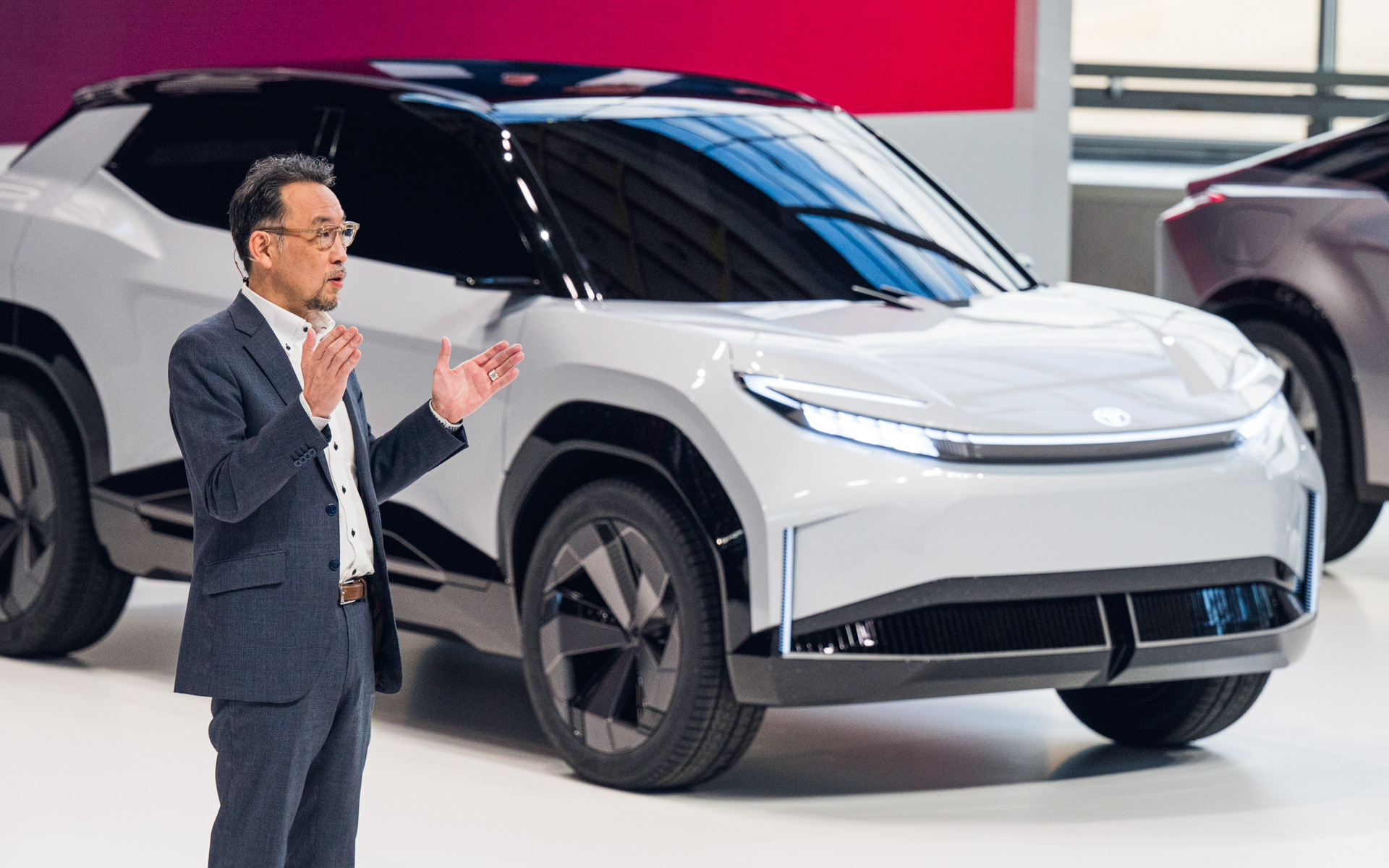 2024年導入予定の新型バッテリEVを予告する「アーバンSUVコンセプト」を世界初公開