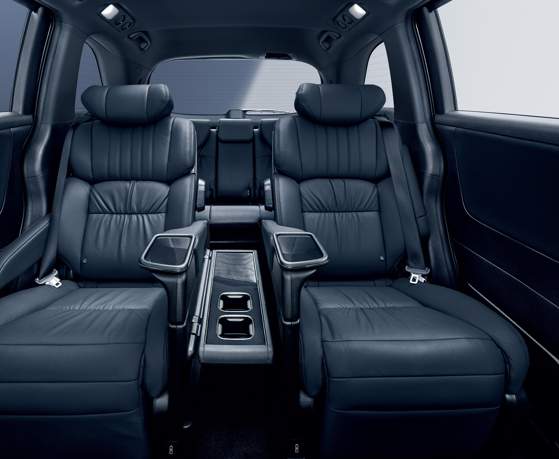 全タイプ2列目に4ウェイパワーシートを採用した