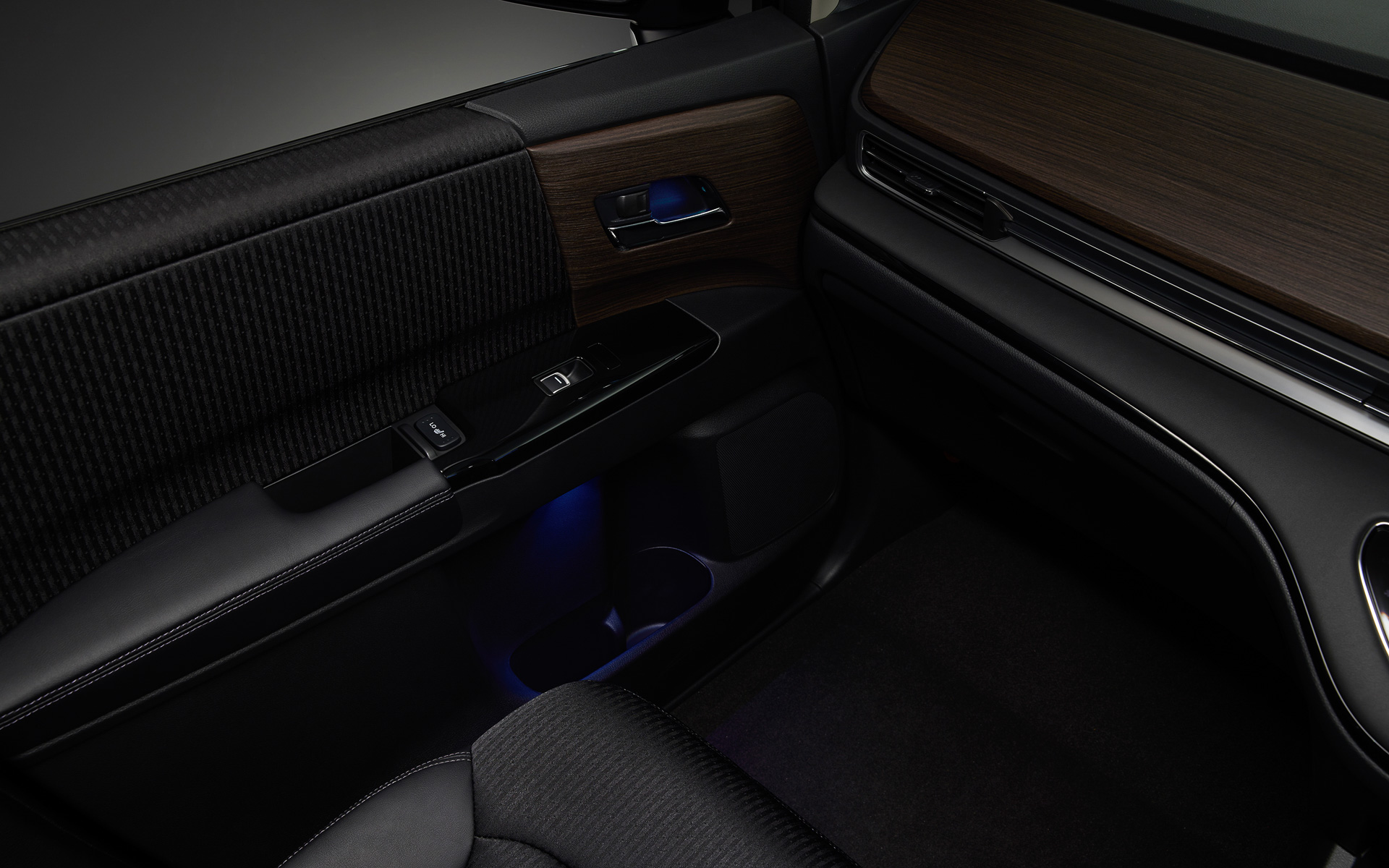 インナードアハンドル＆ドアポケットイルミネーションは1万4300円