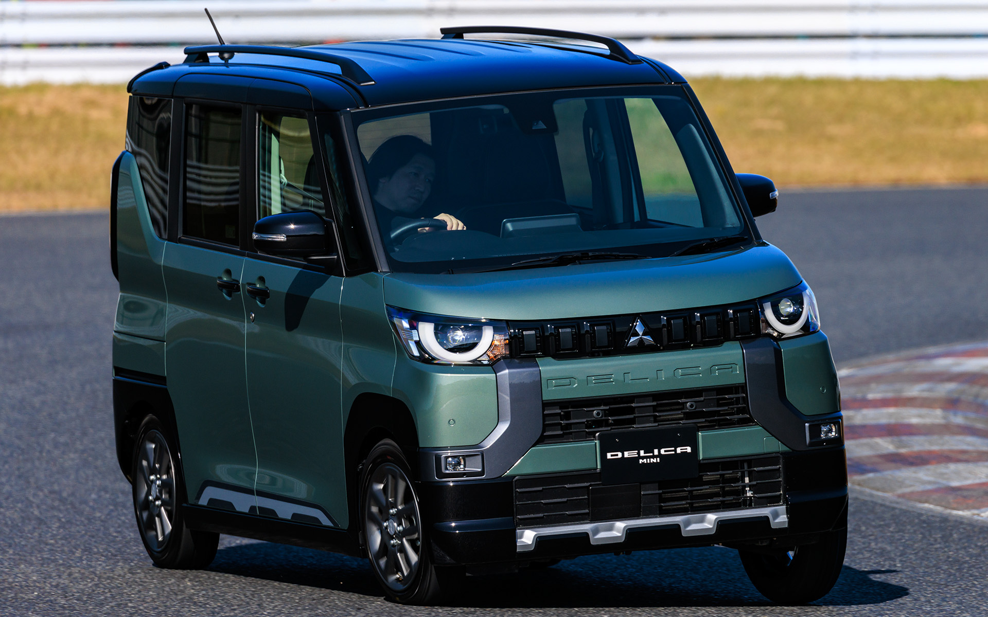 三菱自動車「デリカミニ」：三菱自動車工業株式会社