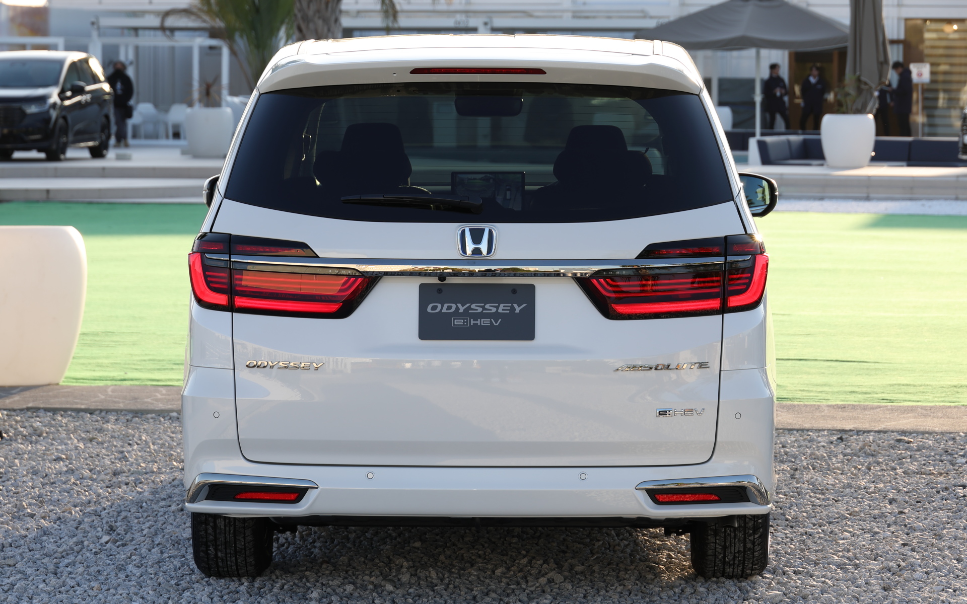 低床・ワイドなボディは継承