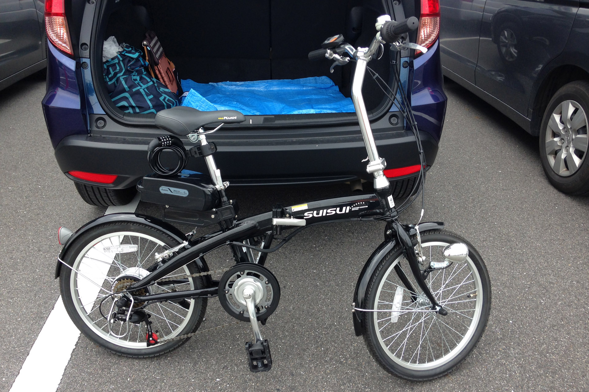 筆者が鈴鹿サーキット用に購入した折りたたみ電動アシスト自転車（2015年撮影）