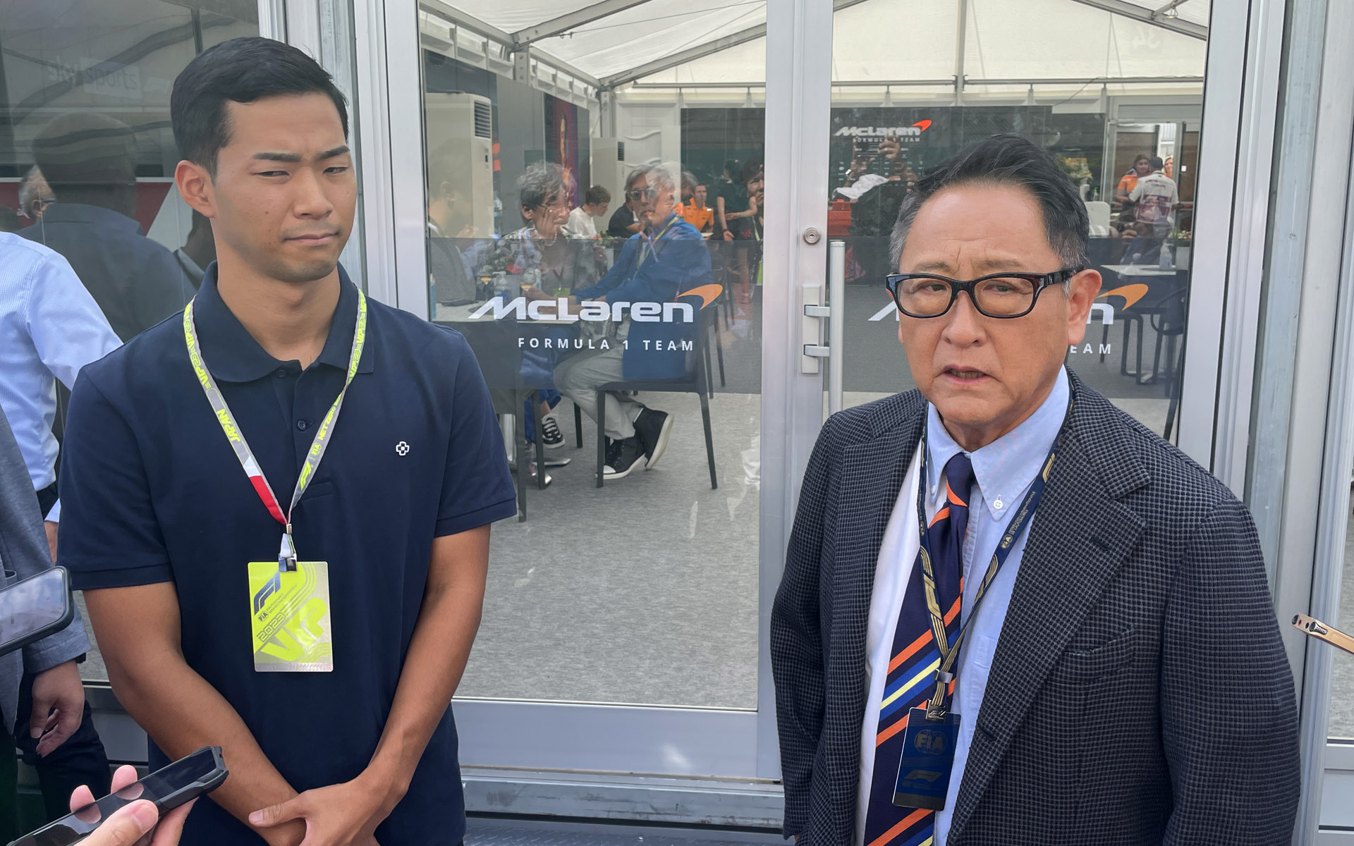 マクラーレンのホスピタリティ前で囲み取材