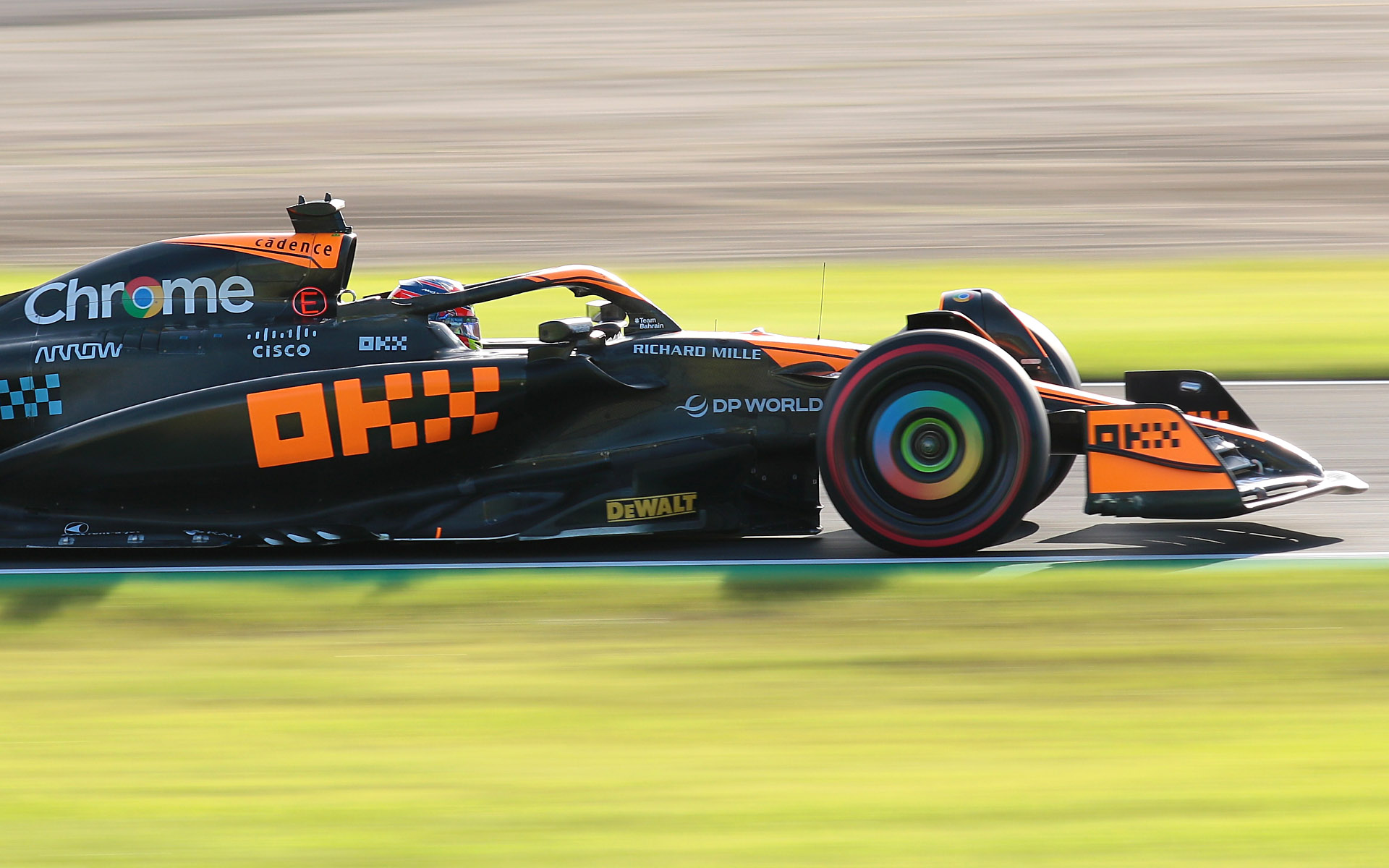 焦点距離104mm、シャッター速度1/125秒で撮影。トリミングしてマシン前部を大きめにして掲載