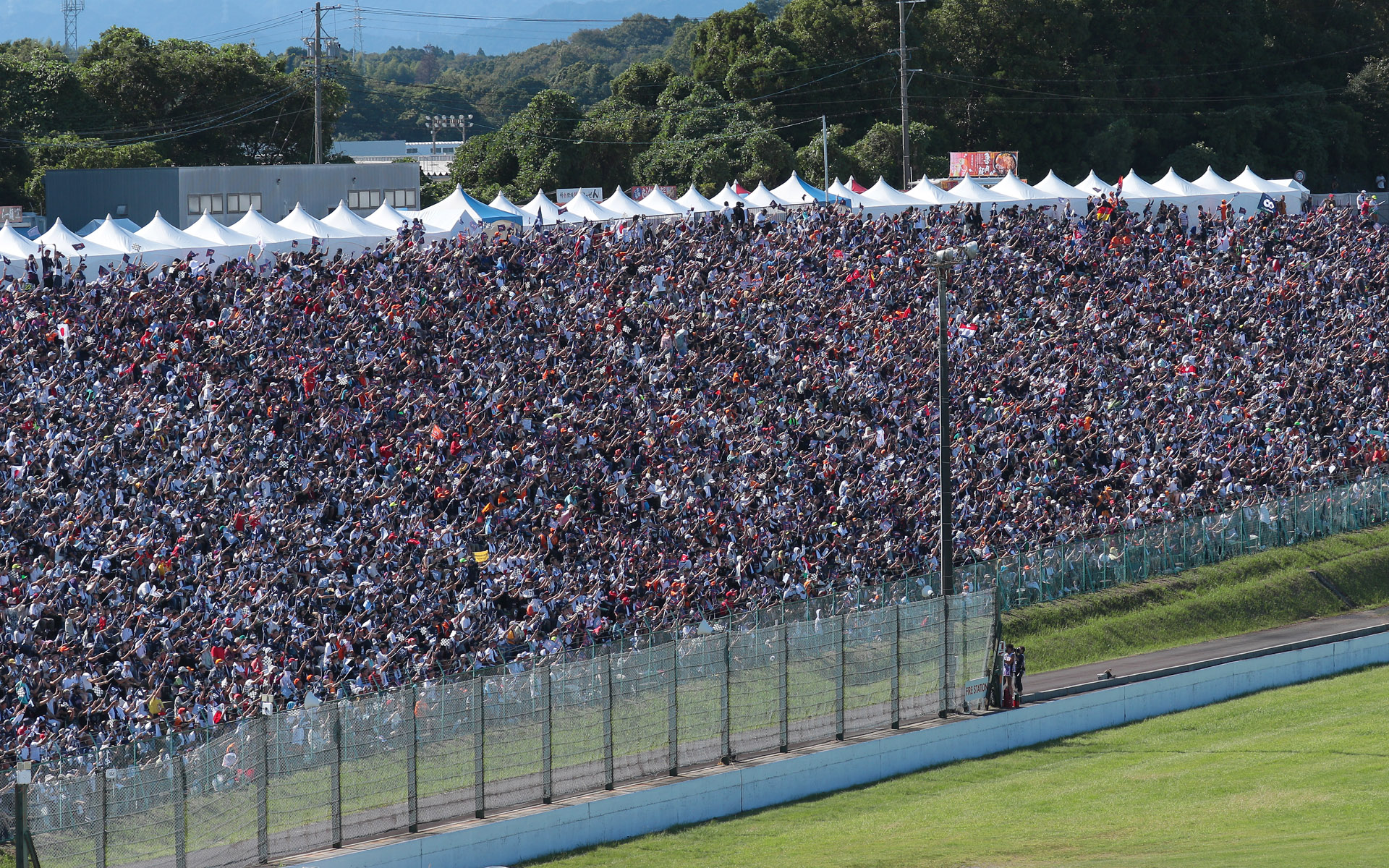 F1ファンでギッシリ埋まったC席スタンド