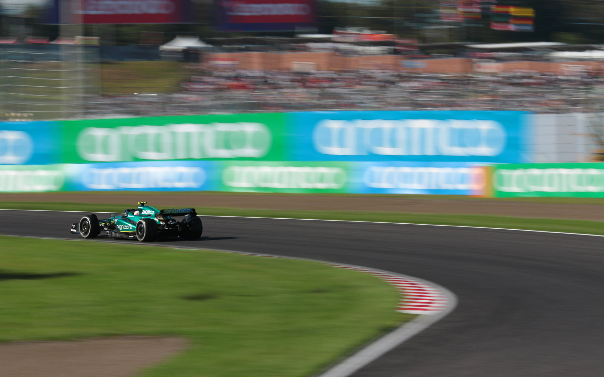 焦点距離214mm、シャッター速度1/30秒で撮影