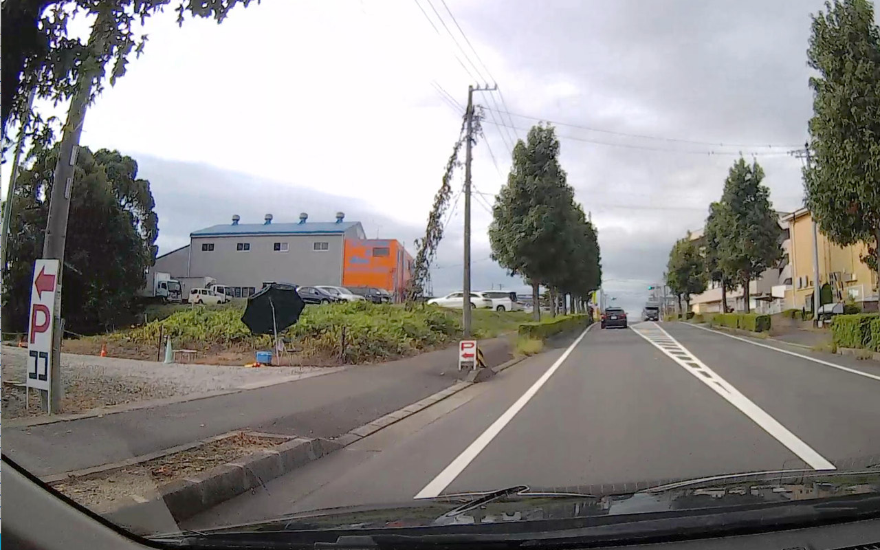 F：価格不明。サーキット前交差点まで1.3km