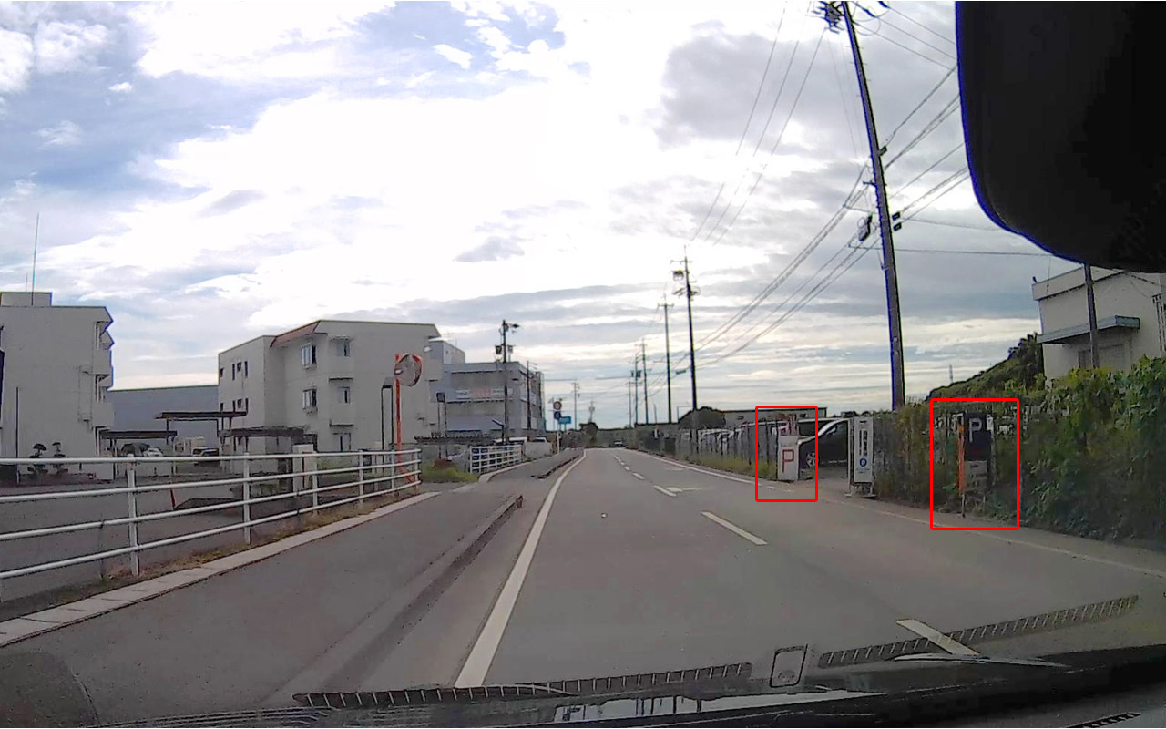 K：3000円。路地の奥300m。道伯1丁目の交差点経由でサーキット前交差点まで1.9km。サーキット駐車場を抜ける近道は推定1.3km