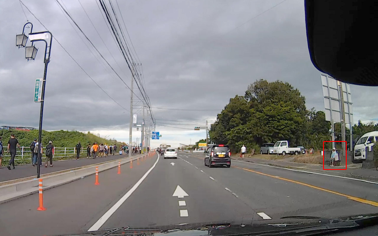 S：価格不明。民家の空きスペースと思われる。1コーナーゲートまで850m