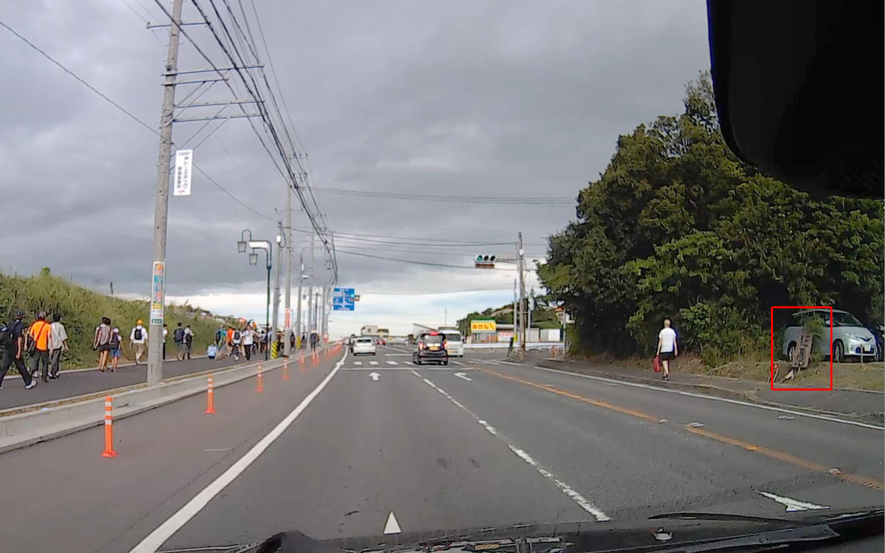 T：2000円。1コーナーゲートまで800m