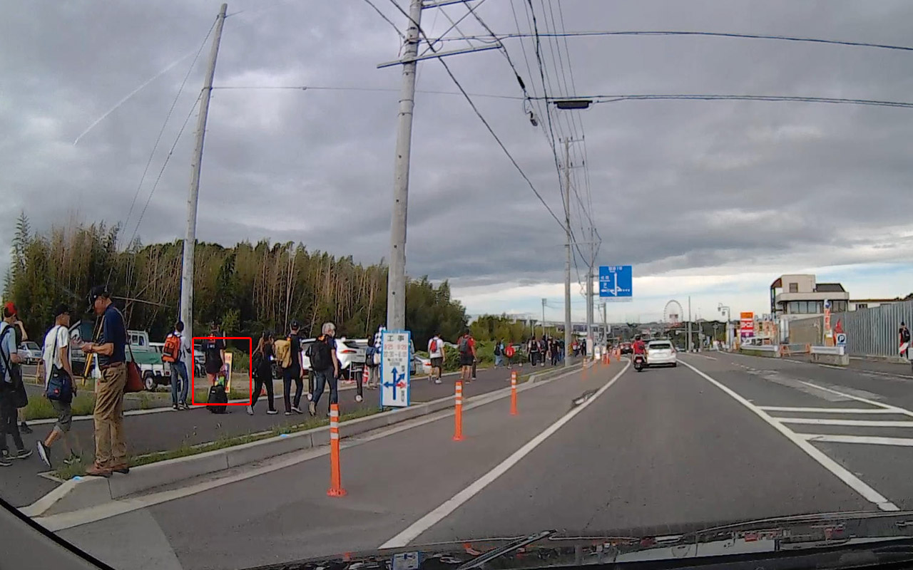 W：価格不明。1コーナーゲートまで600m