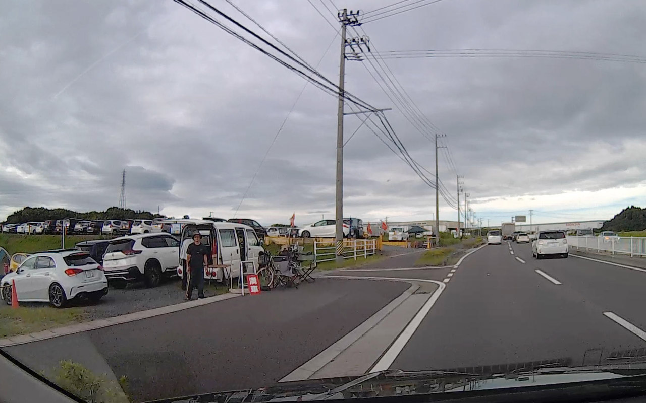 ZA：満車のため価格不明。逆バンクゲートまで850m