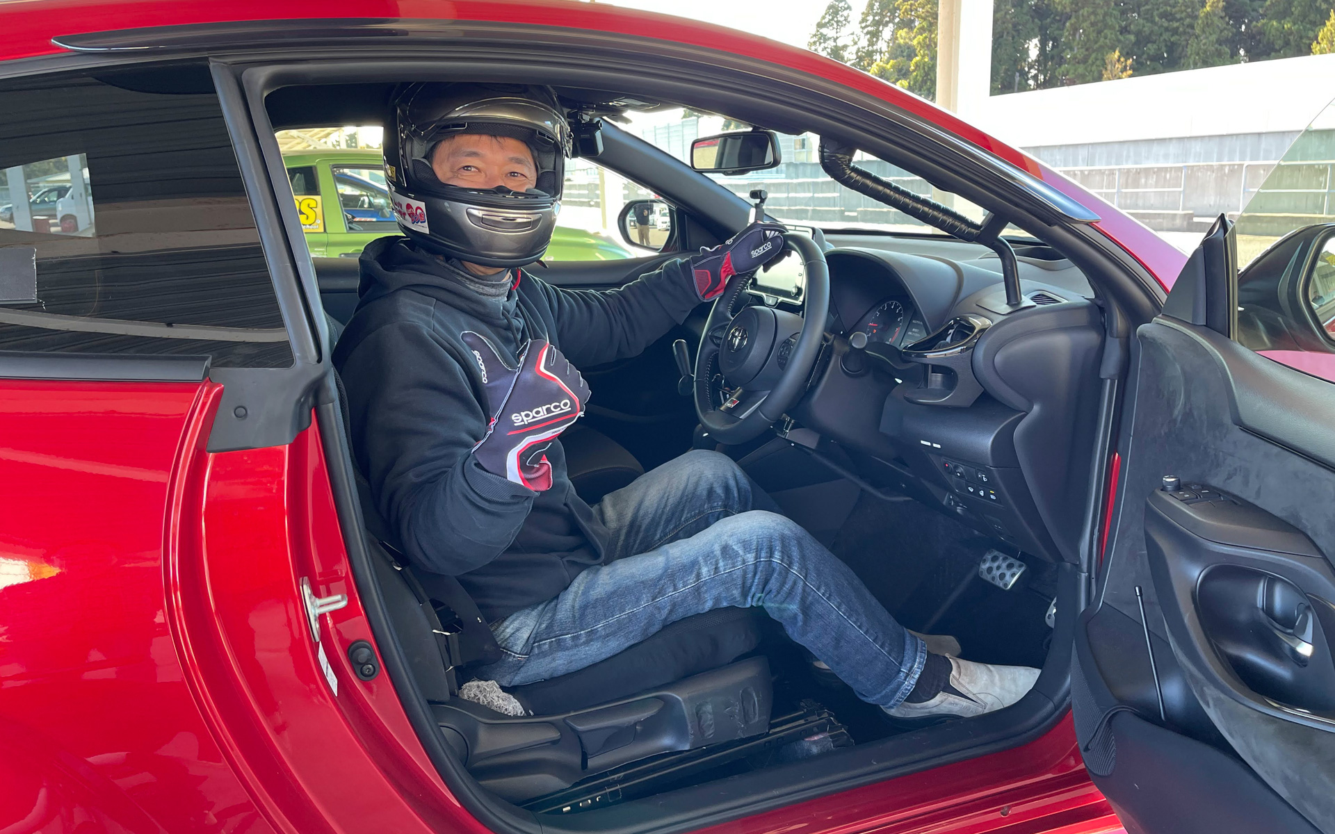 トヨタが開発中の「キネティックシート」を車いすユーザーのアカザーが体験