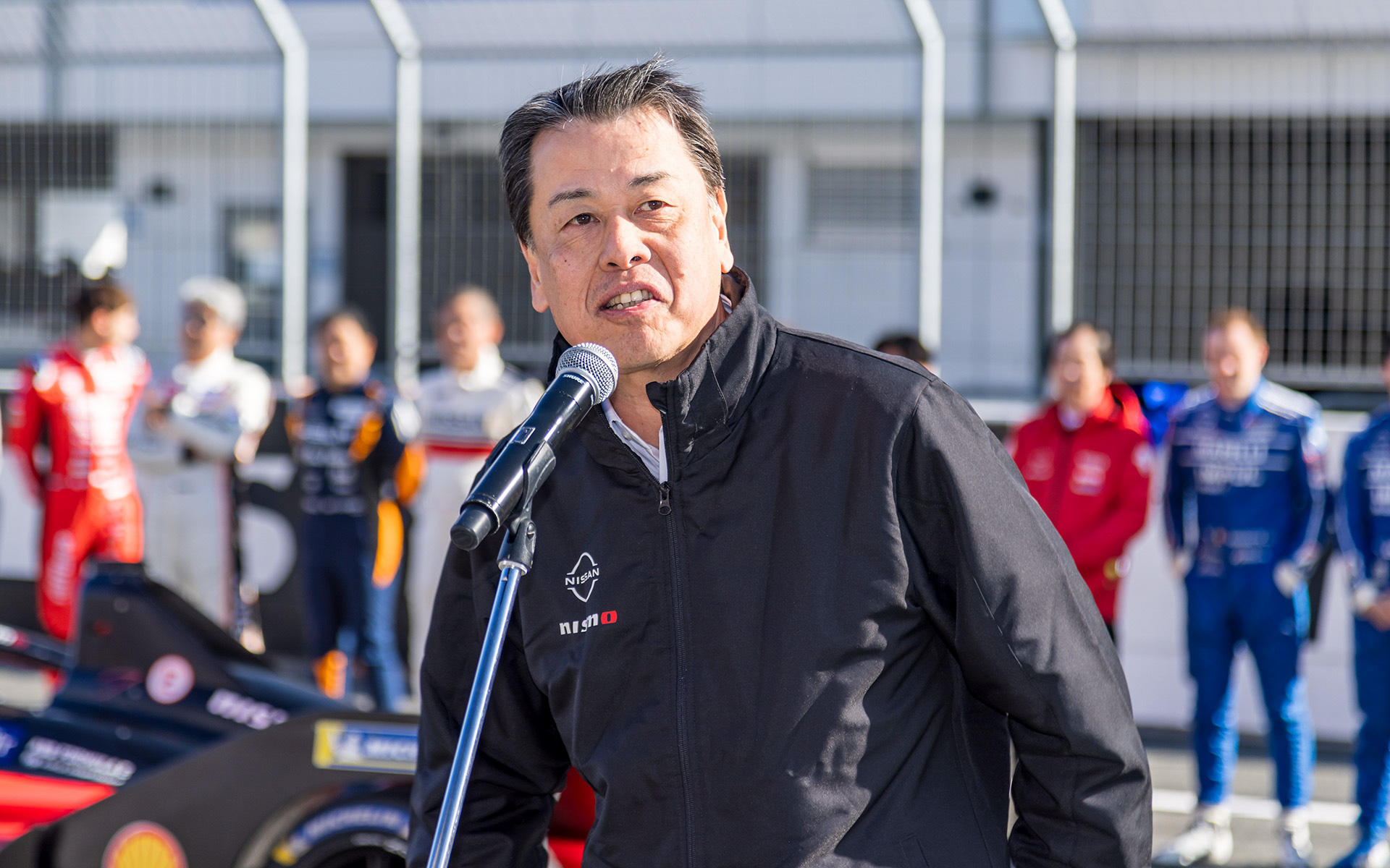 日産自動車 代表執行役社長兼CEOの内田誠氏は「本当に寒い中ありがとうございます。今日は存分、楽しんでください」とコメント