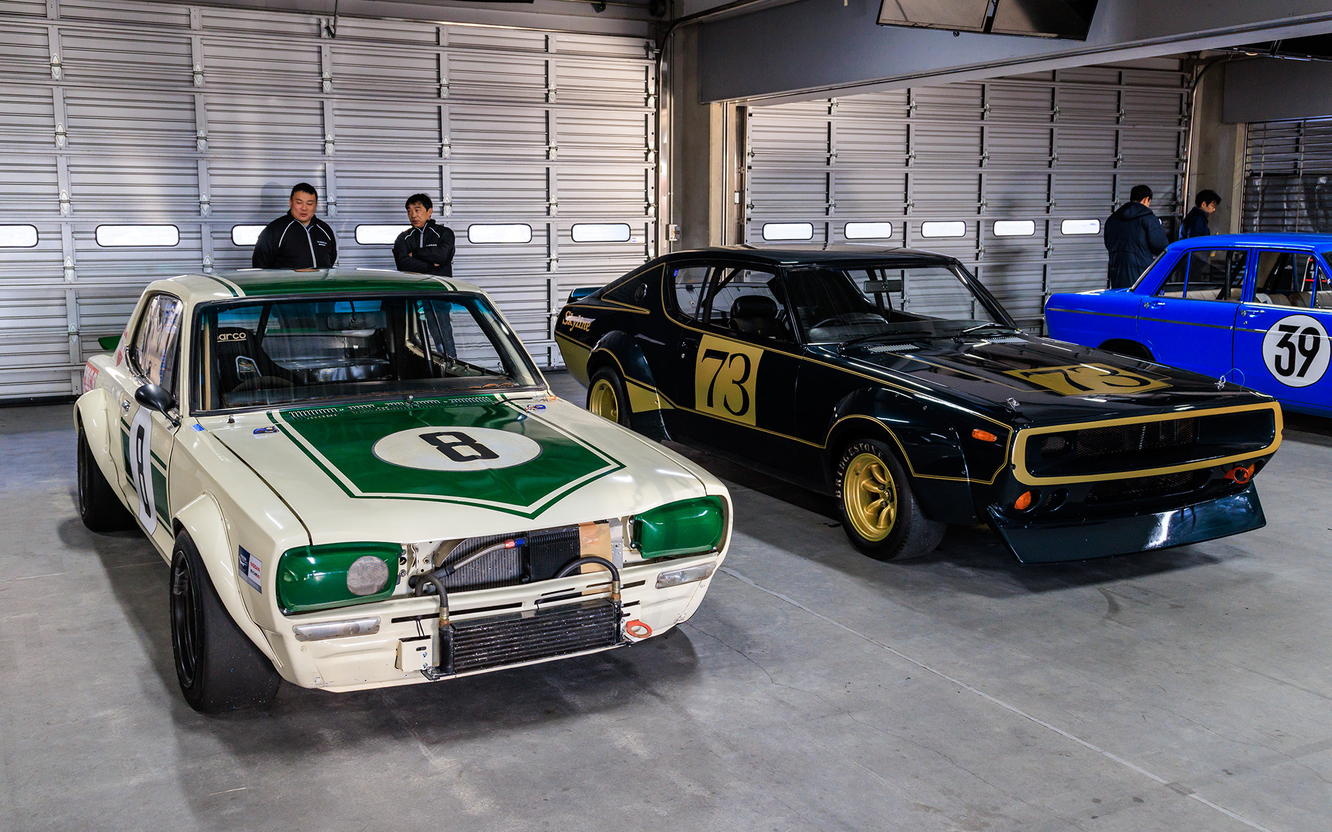 スカイラインHT 2000 GT-R（1971、写真左）とスカイラインHT 2000 GT-R レーシングコンセプト（1972、写真右）