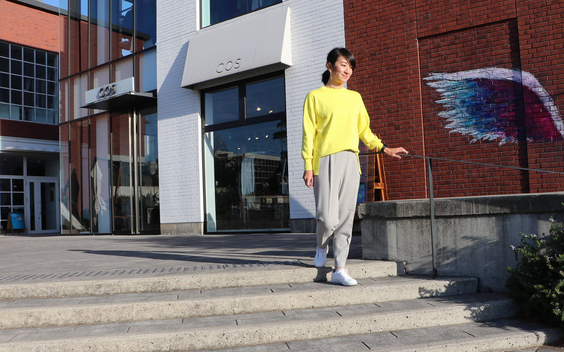 ドライブでのおでかけ先で歩きまわっても、ソールに厚みがしっかりあるので疲れにくいです