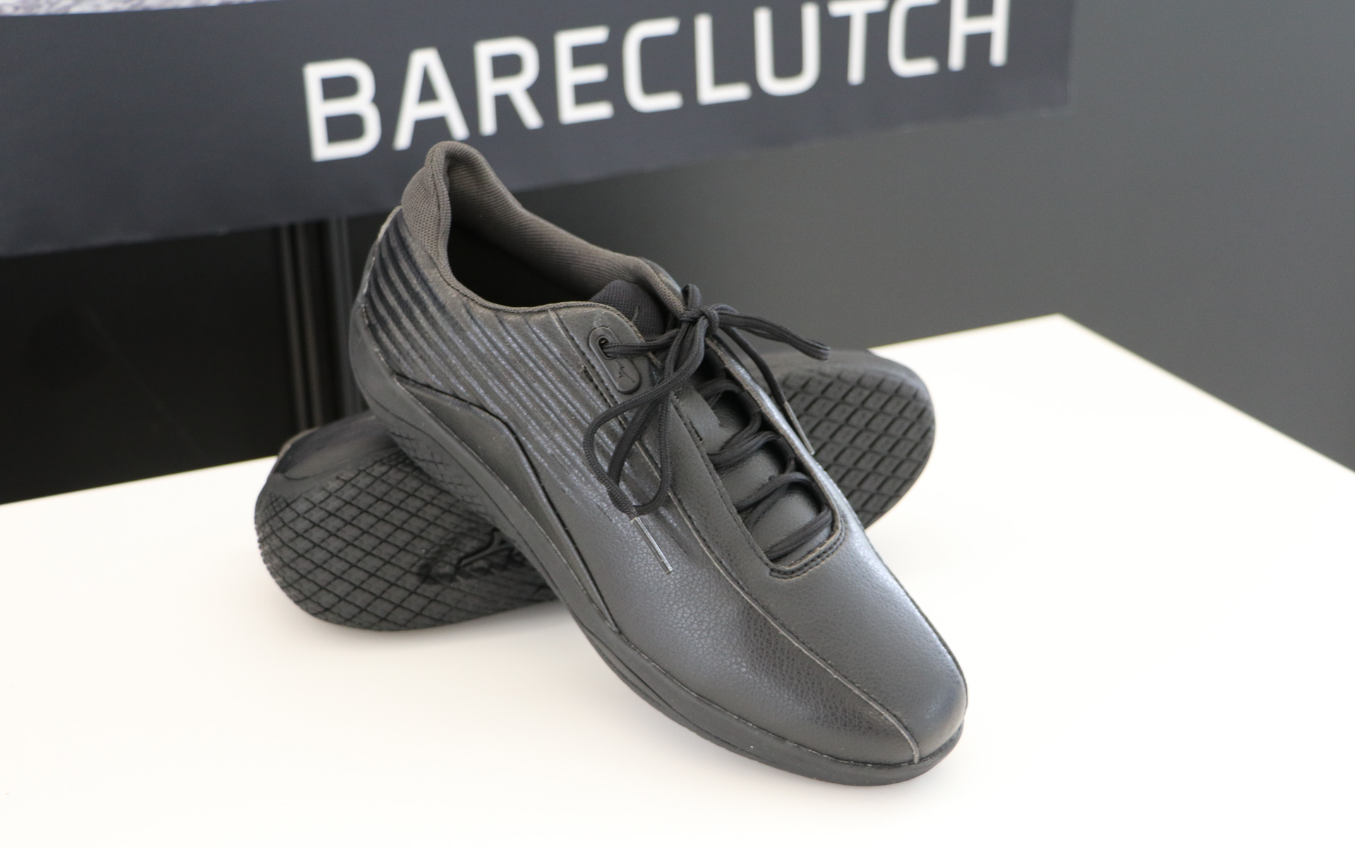 価格は各色1万4850円で、<a href="https://jpn.mizuno.com/ec/disp/attgrp/F1GC2201/" class="n" target="_blank">「ミズノ公式オンラインショップ」</a>で購入可能